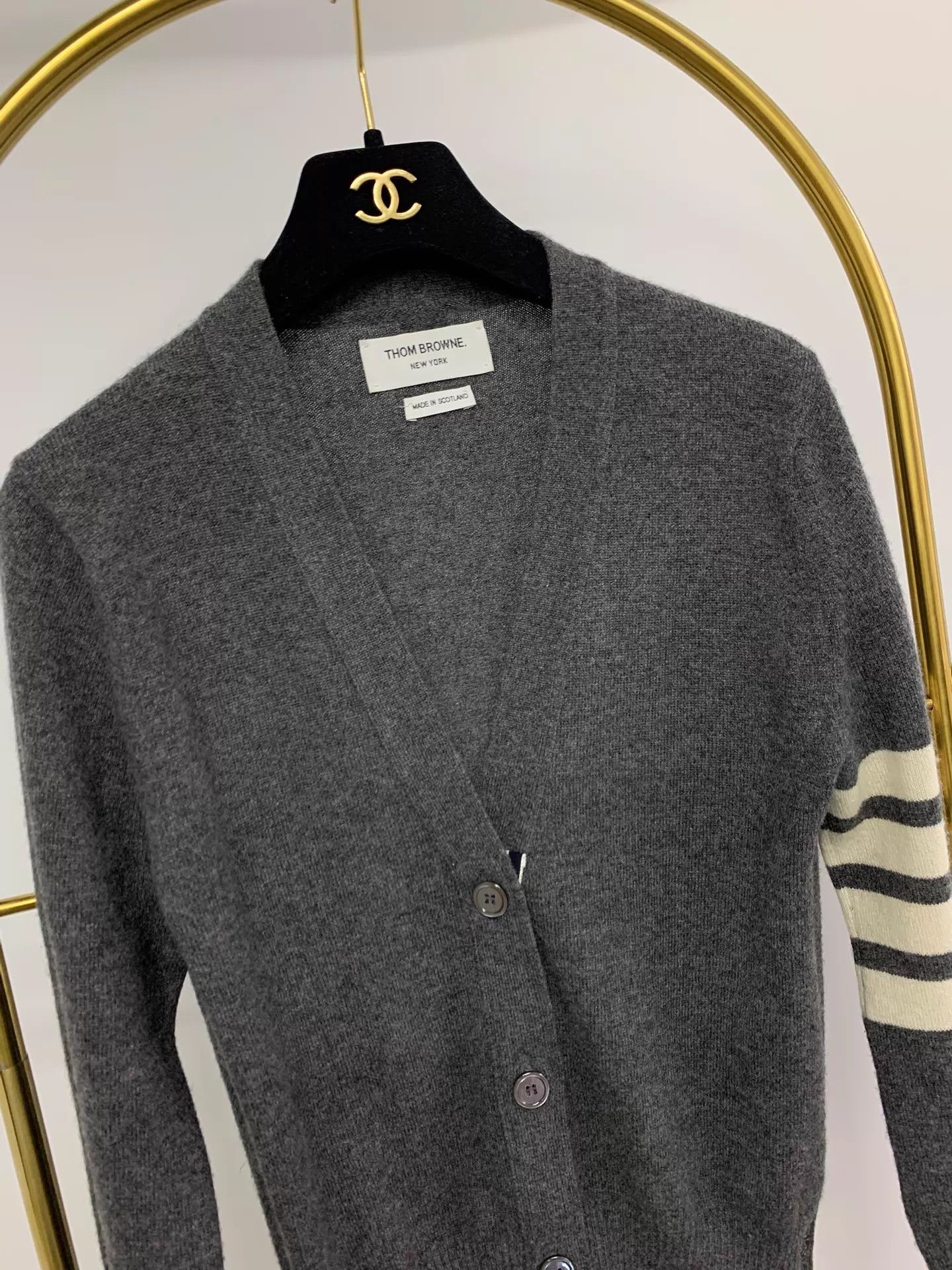 Thom Browne Thom Browne Classic Gray V-neck Cashmere Cardigan 40 New Size S / US 4 / IT 40 - 2 Thumbnail