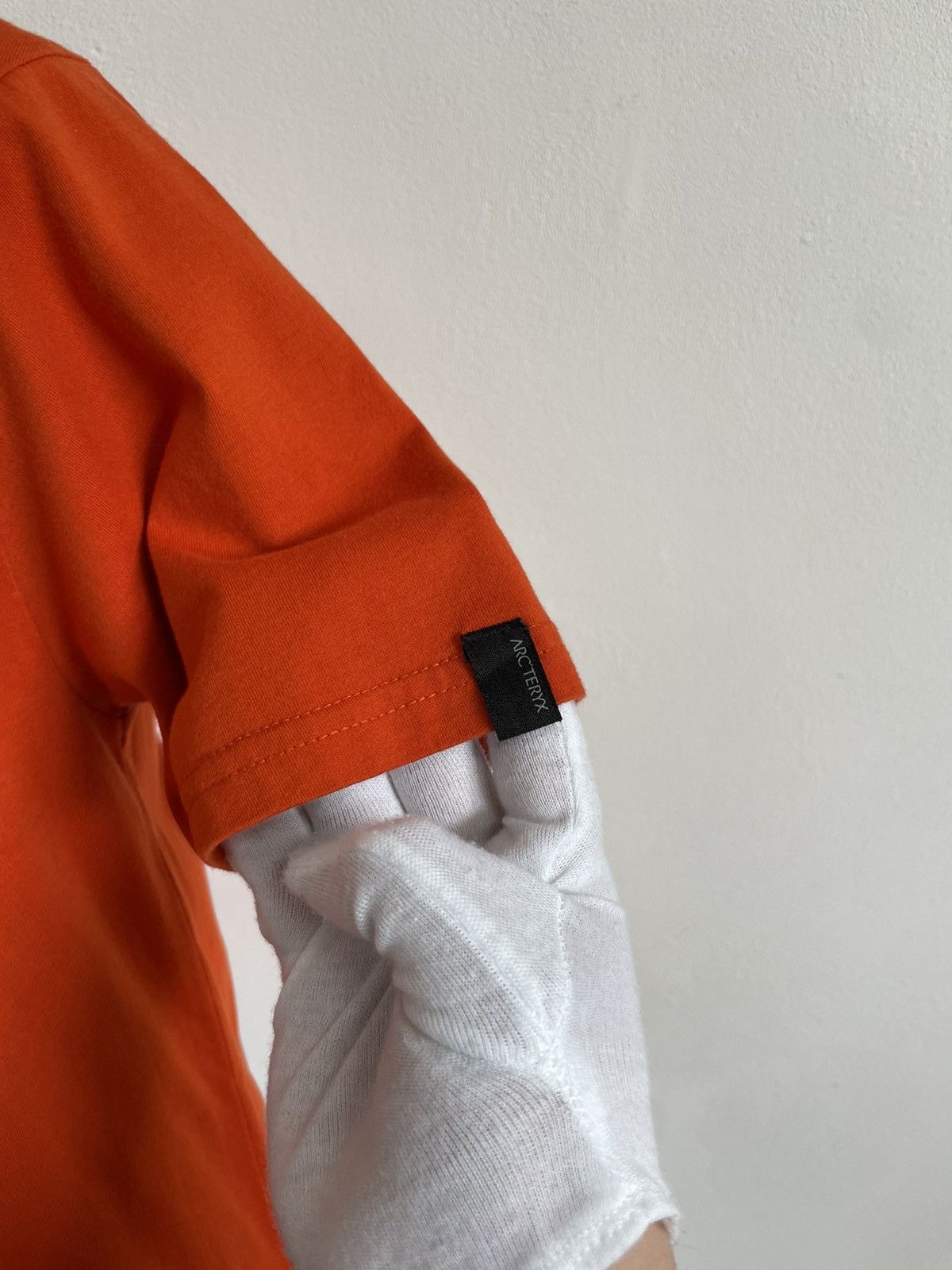 Arc'teryx × Vintage Vintage Arc'teryx Apostrophe Big Logo Orange T-shirt Size M Size US M / EU 48-50 / 2 - 6 Thumbnail