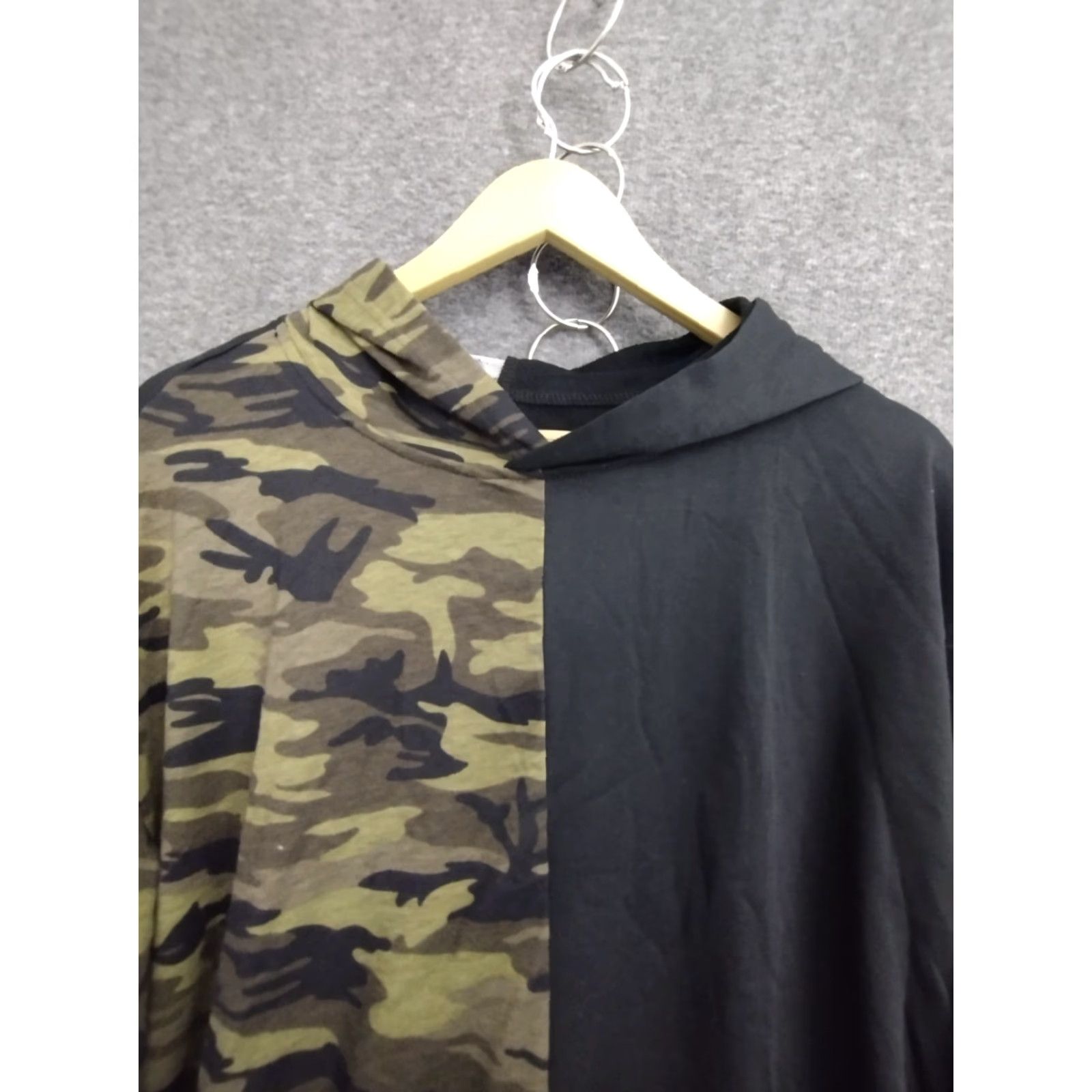 Shein SHEIN EZ Wear Color Block Hooded Sweatshirt Long Sleeve Black/Camo Size M Size M / US 6-8 / IT 42-44 - 3 Thumbnail