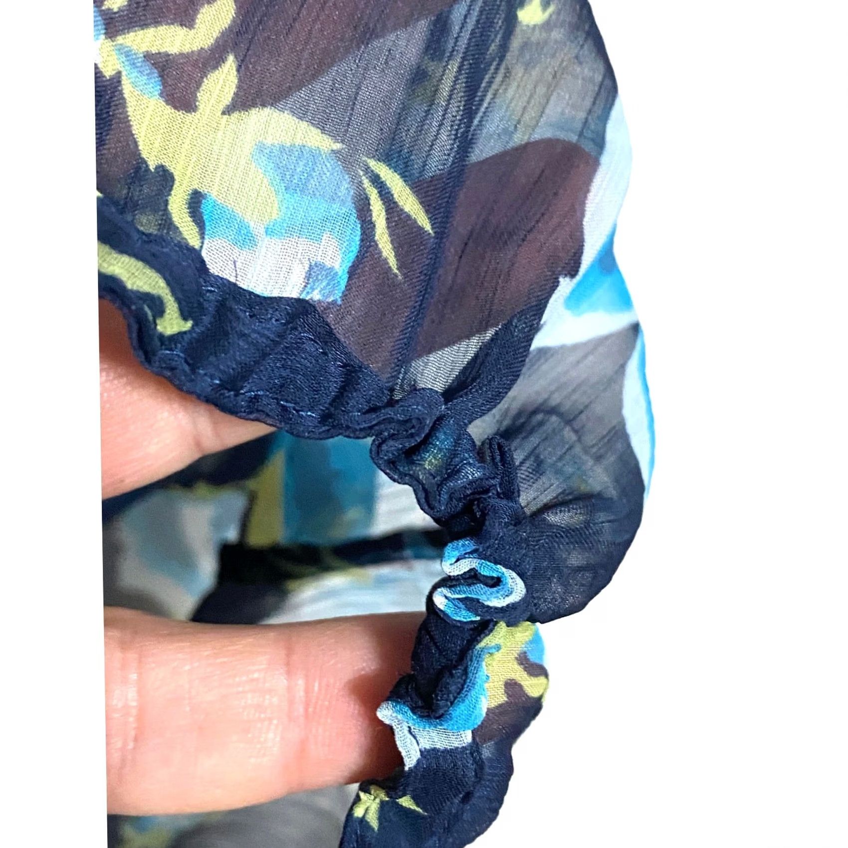 Abercrombie & Fitch Abercrombie Floral Sheer Blouse S Women Blouse Boho Chic Ruffles Y2K Bohemian Coquette 90s Spring Summer Fall Winter, Floral, Blue, XS? Size S / US 4 / IT 40 - 7 Thumbnail