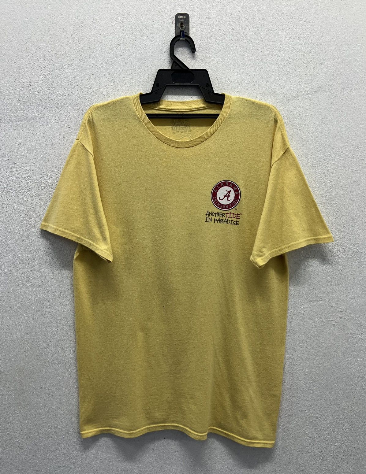 Vintage VINTAGE ALABAMA CRIMSONTIDE ANOTHER TIDE IN PARADISE SHIRT Size US M / EU 48-50 / 2 - 2 Thumbnail