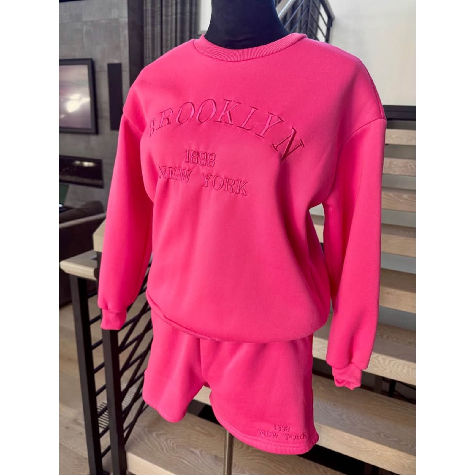 Other New Hot pink matching set includes sweatshirt and shorts Size S / US 4 / IT 40 - 3 Thumbnail