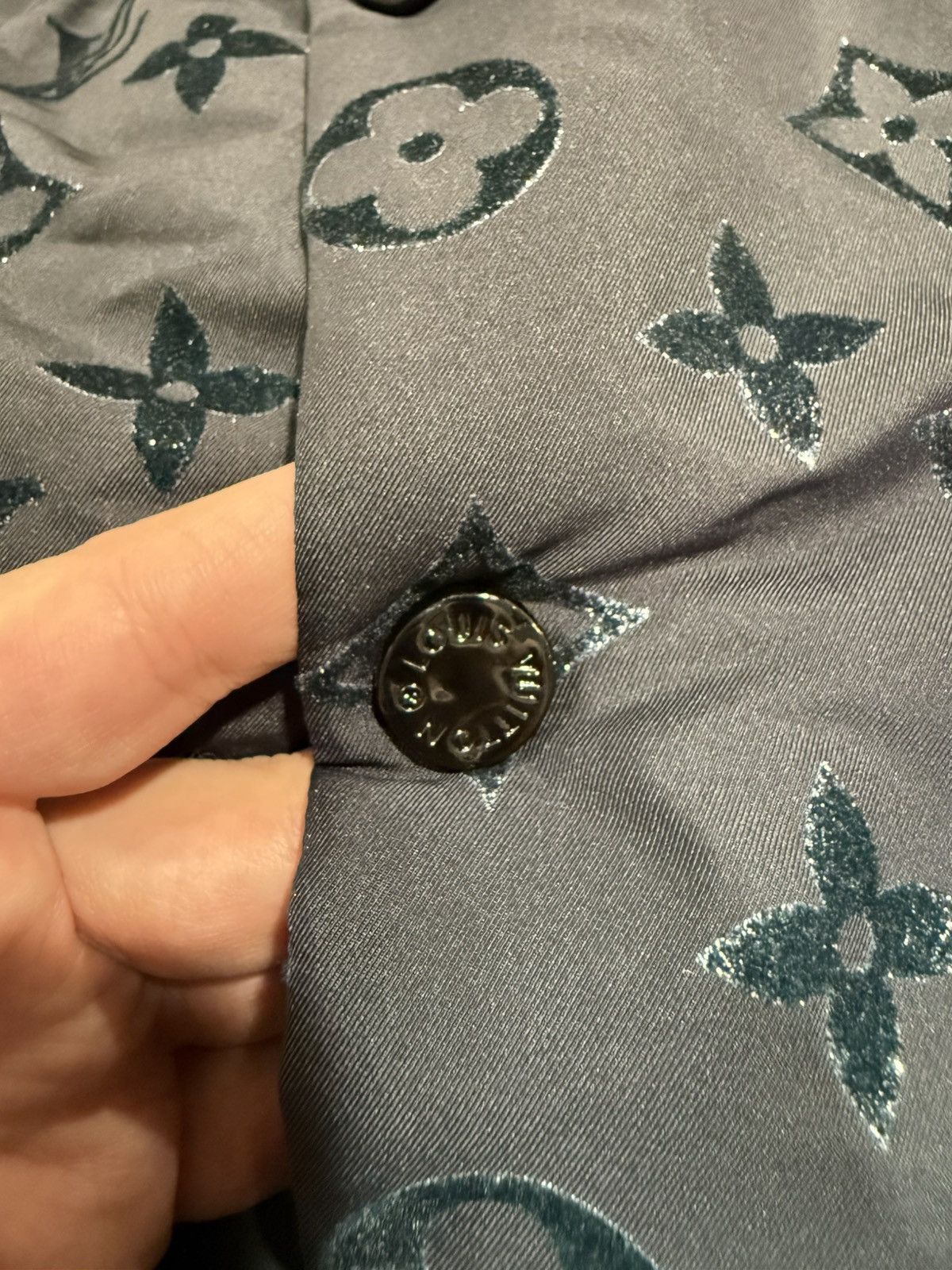 Louis Vuitton Louis Vuitton Gradient Flocked Monogram Bomber Jacket Size US M / EU 48-50 / 2 - 7 Thumbnail