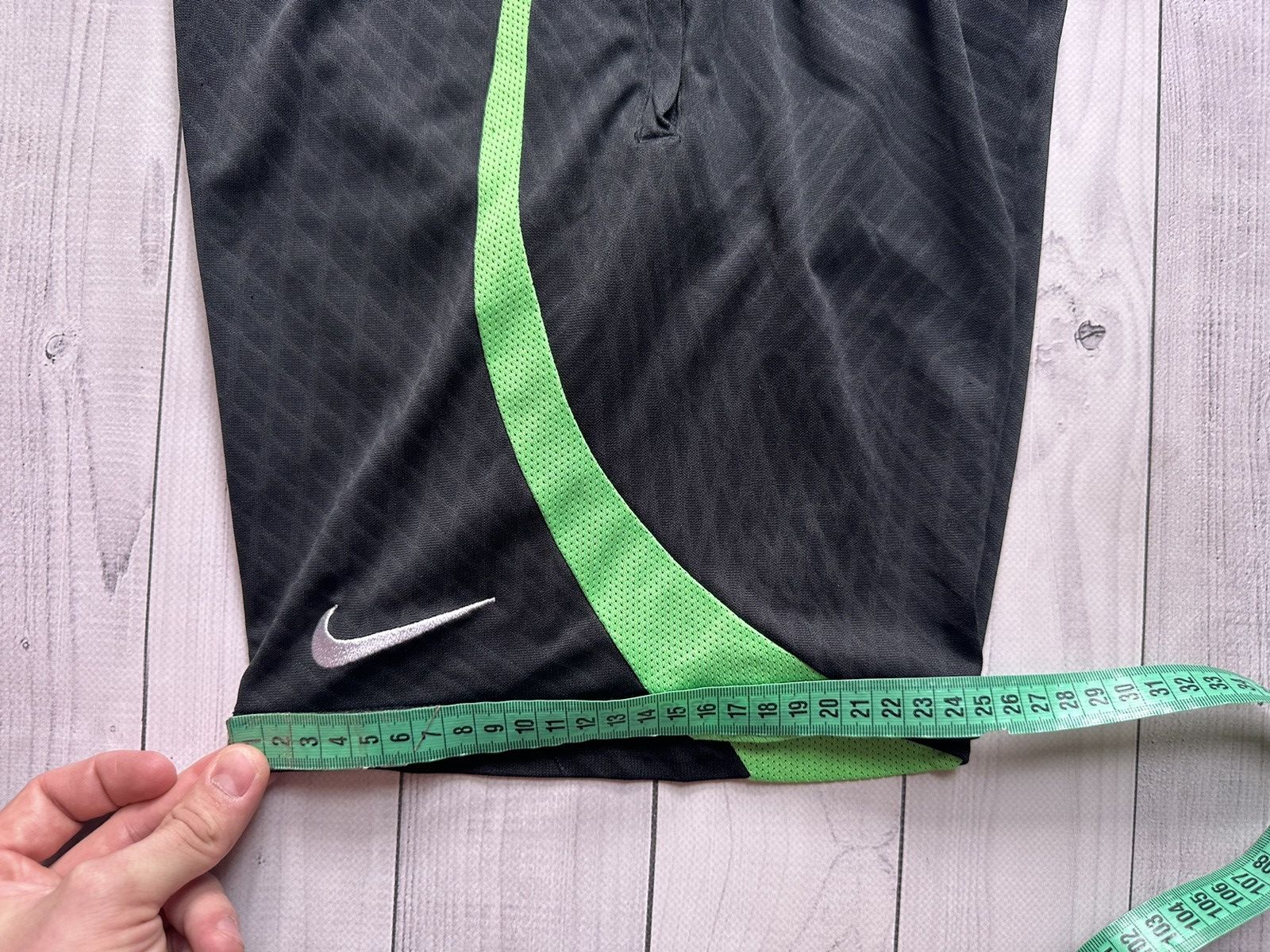Nike Nike Liverpool soccer shorts logo green line size Xs/S Size US 29 - 9 Thumbnail