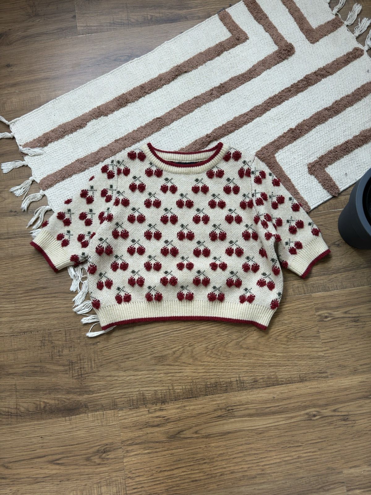 Vintage VINTAGE CUTE CHERRY KNITTED SWEATER Size L / US 10 / IT 46 - 1 Thumbnail