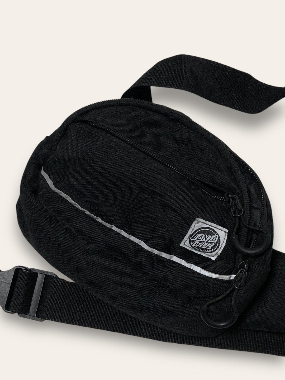 Santa Cruz Skateboards Vintage SANTA CRUZ Chest Cross Bag Skater Style Size ONE SIZE - 2 Thumbnail