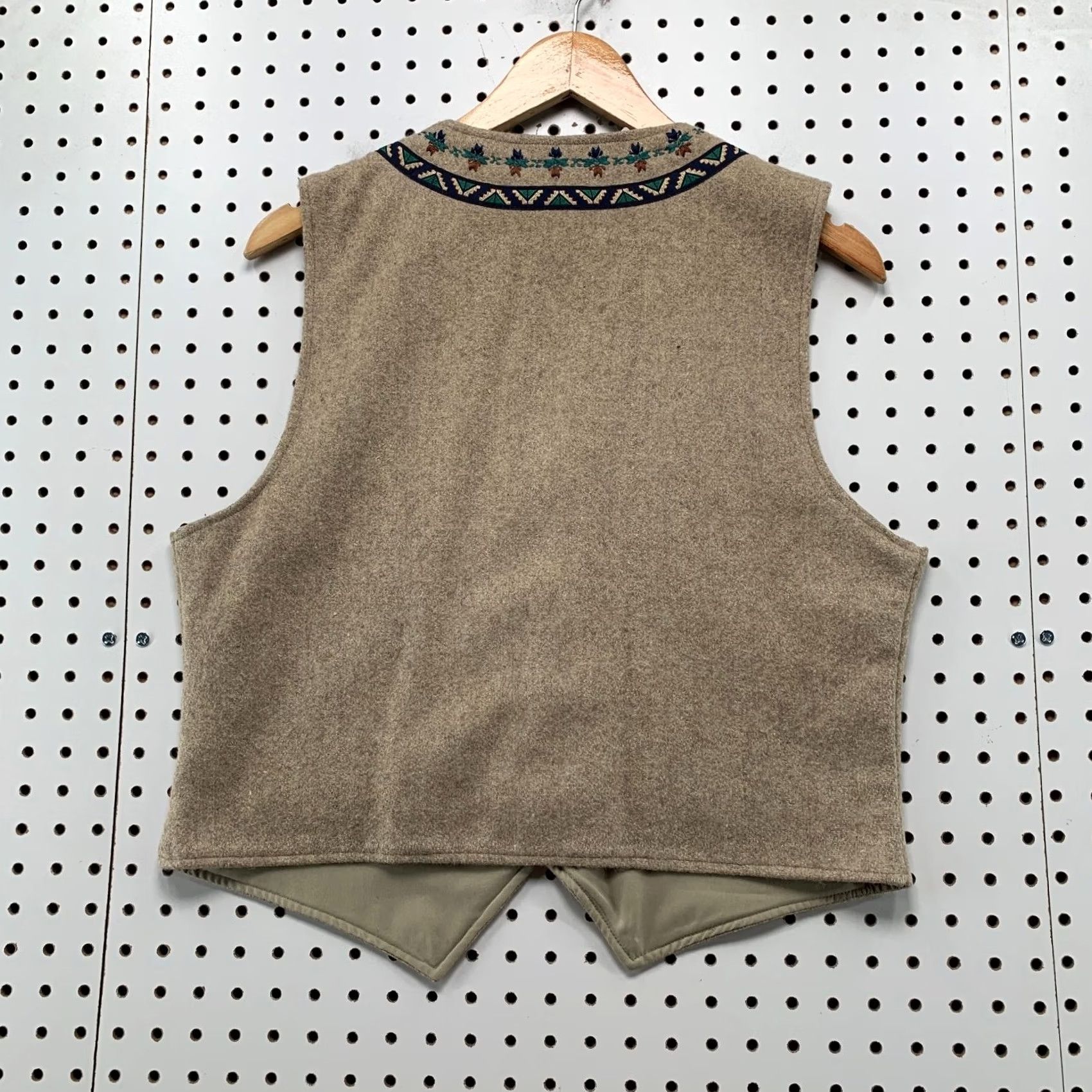 Vintage VINTAGE Northern Womens Vest Wool Tyrolean Austrian Beig Beige Folkloric Boho Small Wool Tyrolean Vest Womens Small Beige Bohemian Winter Fall Womens Size S / US 4 / IT 40 - 2 Thumbnail
