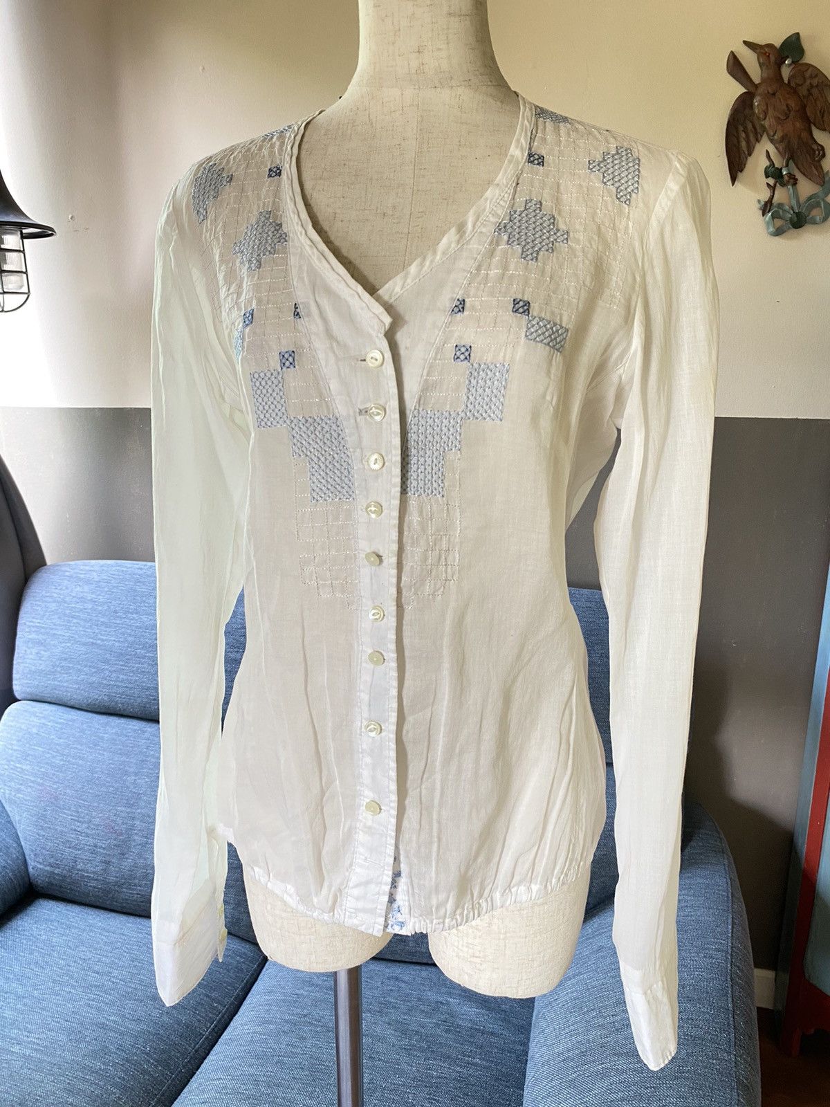 Marithe + Francois Girbaud MARITHE + FRANÇOIS GIRBAUD White shirt with blue embroidery Size M / US 6-8 / IT 42-44 - 1 Thumbnail