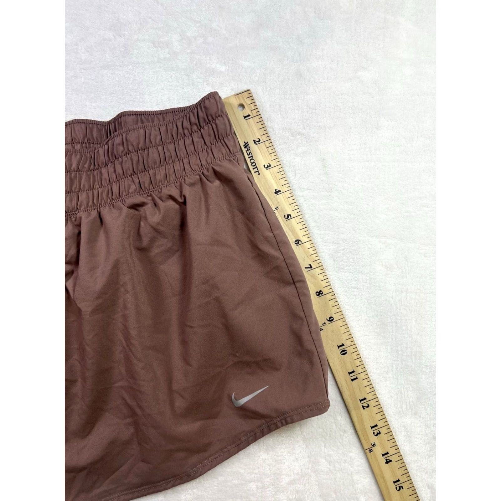 Nike Nike Dri-FIT One Womens Shorts Mauve Soft Mid Rise Brief Lined XL EUC Size 40" / US 18 - 3 Thumbnail