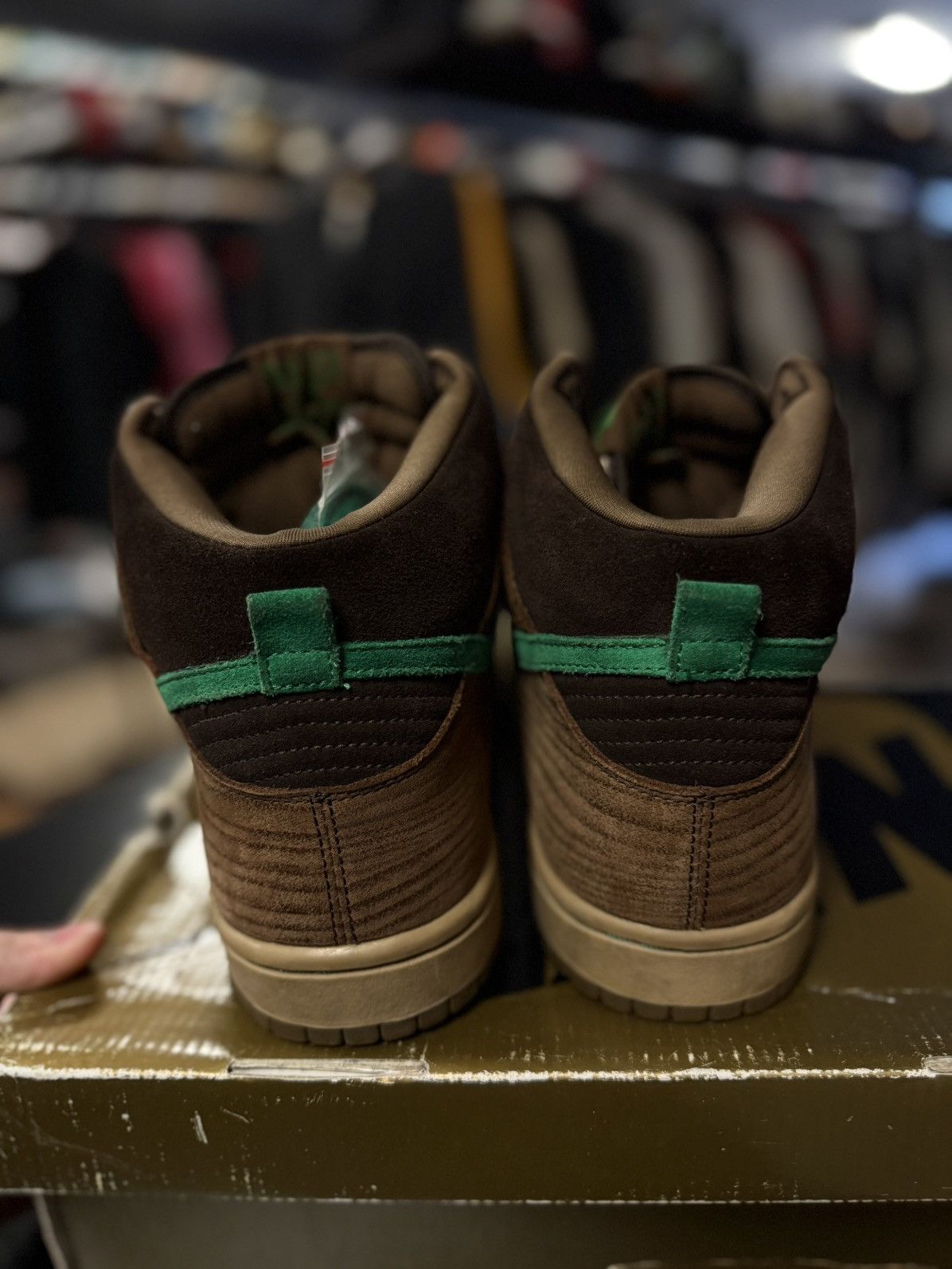Nike Nike SB Dunk High Premium Tweed Classic Green Wood Deck (11) Size US 11 / EU 44 - 17 Thumbnail