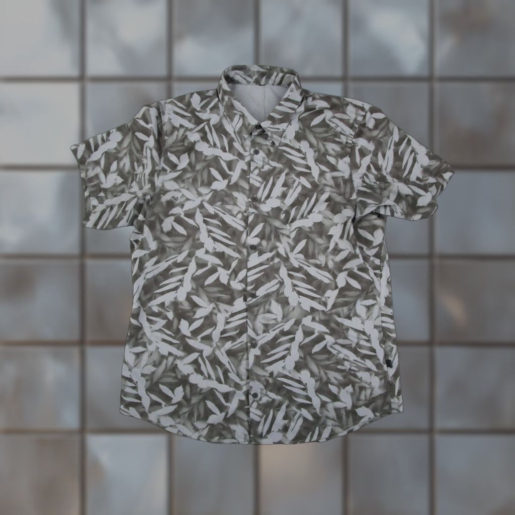 Lululemon Lululemon Shirt Mens Medium Gray Floral Tropical Button Up Short Sleeve Resort Casual Tropical Theme M Gray Floral Button-Up Mens Short Sleeve Shirt Size US M / EU 48-50 / 2 - 1 Thumbnail