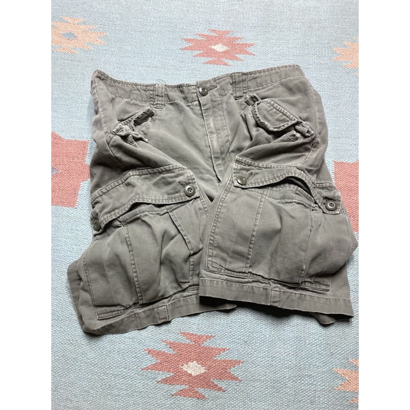 American Eagle Outfitters VINTAGE American Eagle Outfitters Cargo Shorts Men 33 Green Army Baggy Wide Leg 8.5 Inseam 19.5 Outseam 12.75 Leg Opening 12.75 90s Y2K Size US 33 - 4 Thumbnail