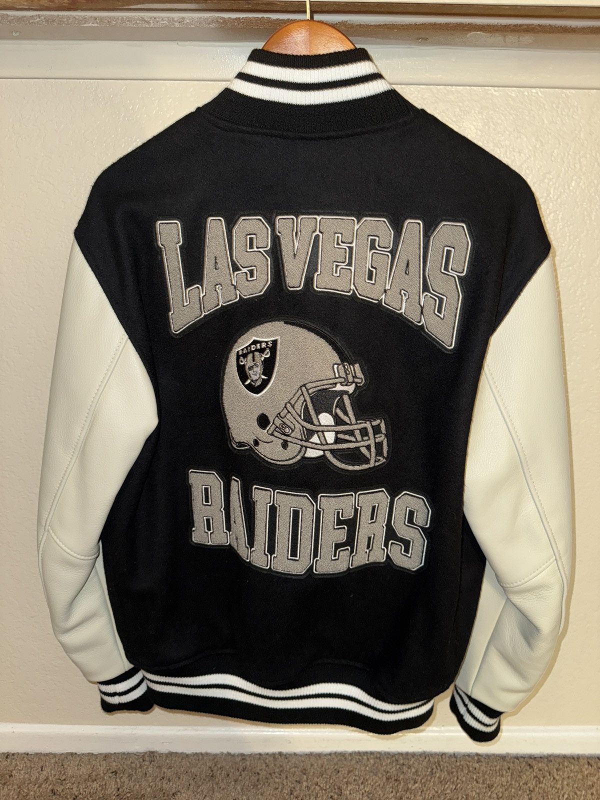 October's Very Own OVO x NFL Las Vegas Raiders varsity jacket Size US M / EU 48-50 / 2 - 5 Thumbnail