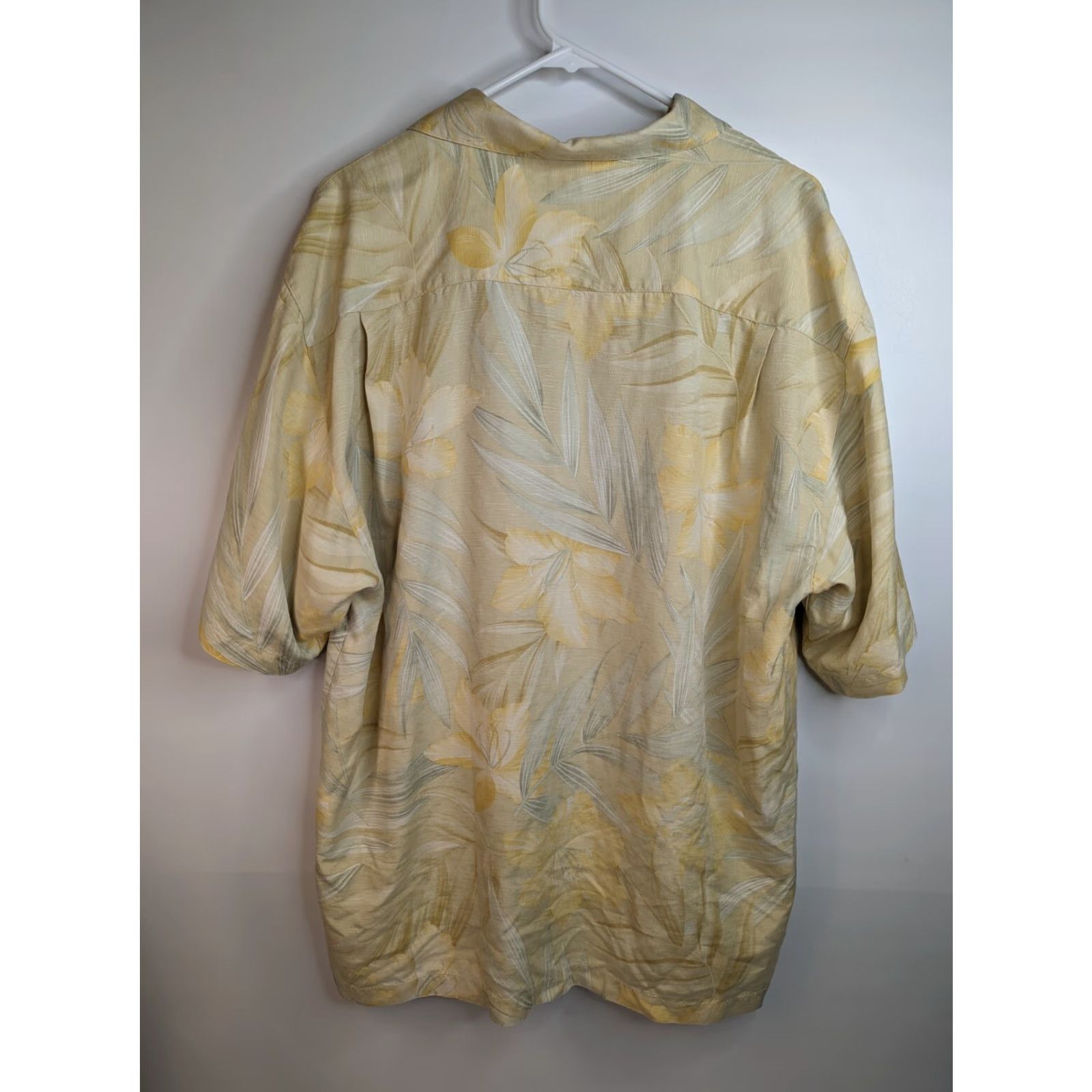 Tommy Bahama Tommy Bahama Shirt Mens Hawaiian Button-Up Short Sleeve Silk Yellow Floral Print L Regular Size Large Mens Size US L / EU 52-54 / 3 - 6 Thumbnail