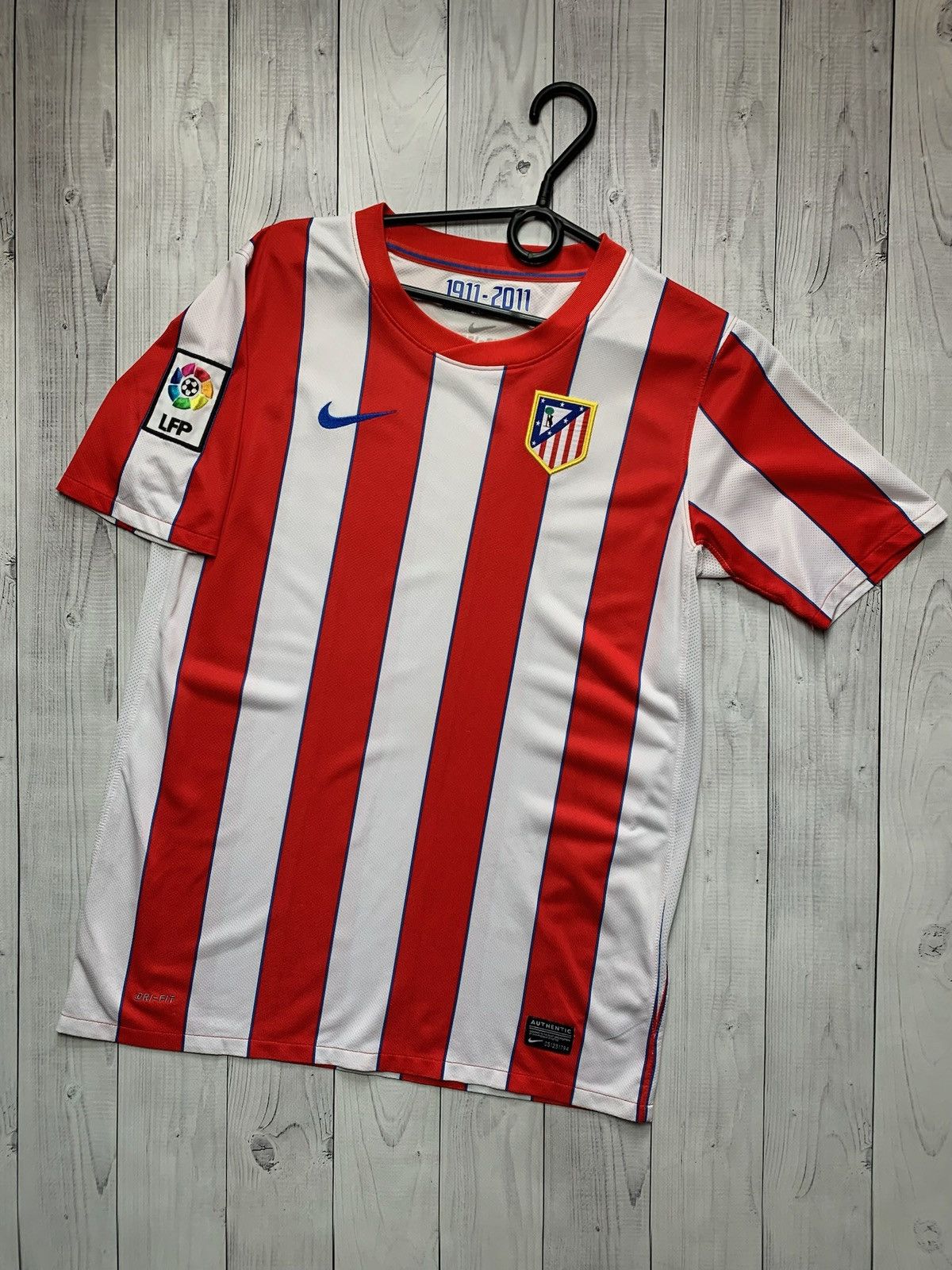 Nike × Vintage Vintage Nike Atletico Madrid soccer jersey size Xs logo Size US XS / EU 42 / 0 - 1 Thumbnail
