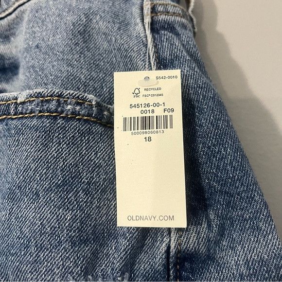 Old Navy Old Navy curvy High-Rise button fly OG straight shorts sz 18 Size 40" / US 18 - 8 Thumbnail