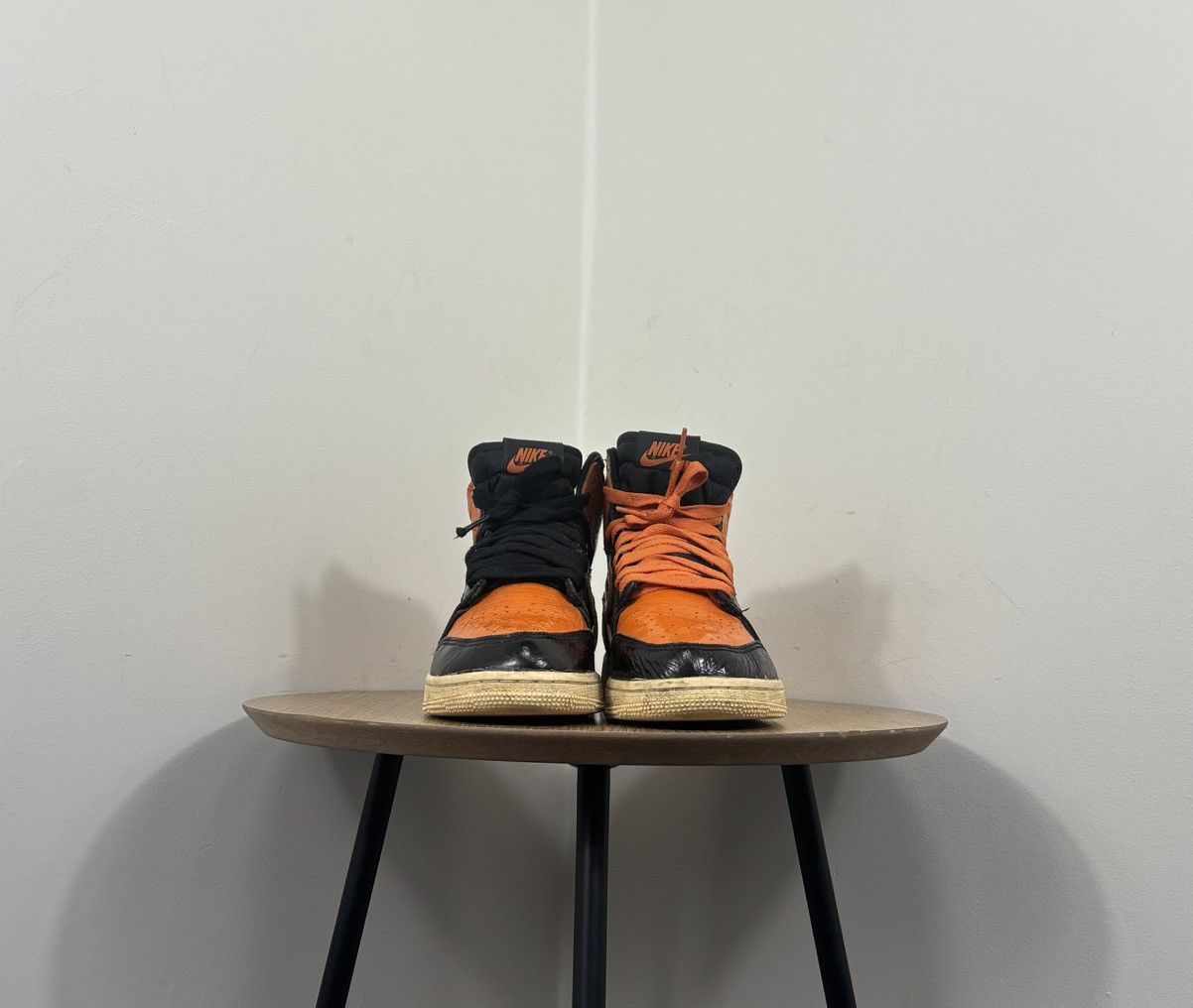 Jordan Brand Air Jordan 1 Retro High OG Shattered Backboard 3.0 Sneakers Size US 6 / EU 39 - 5 Thumbnail