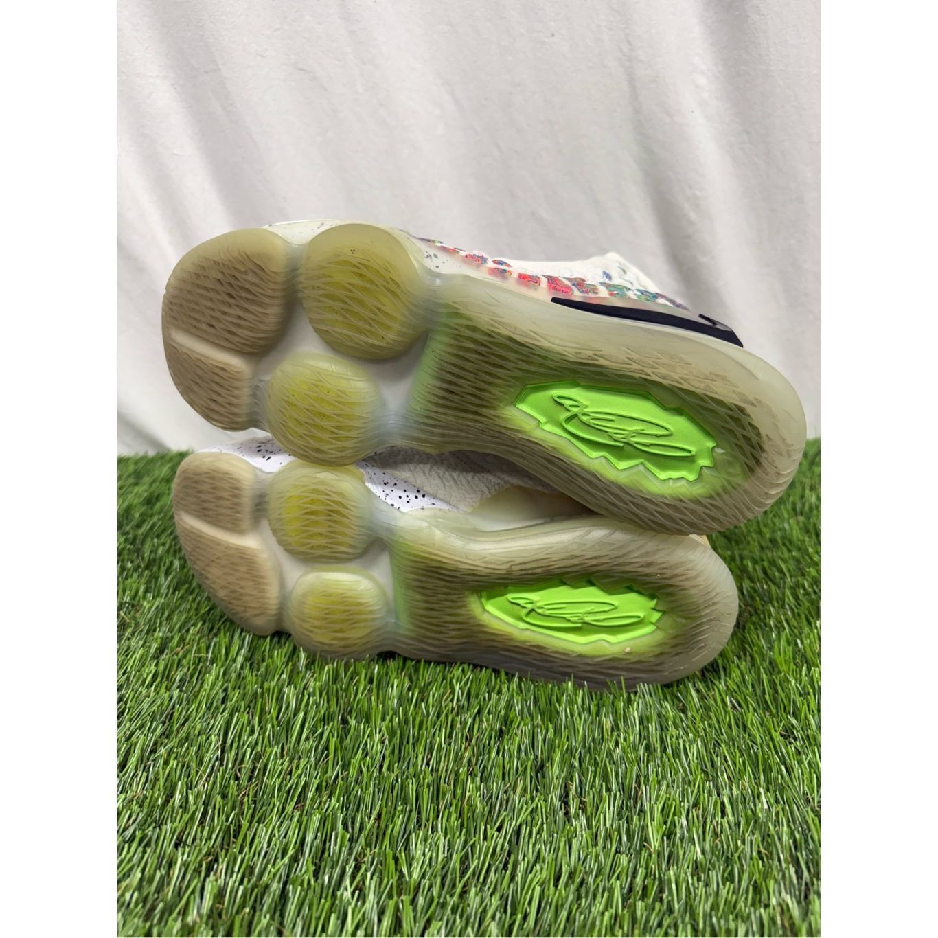 Nike Size 8.5 - Nike LeBron 17 Air Command Force White Basketball Size US 8.5 / EU 41-42 - 4 Thumbnail