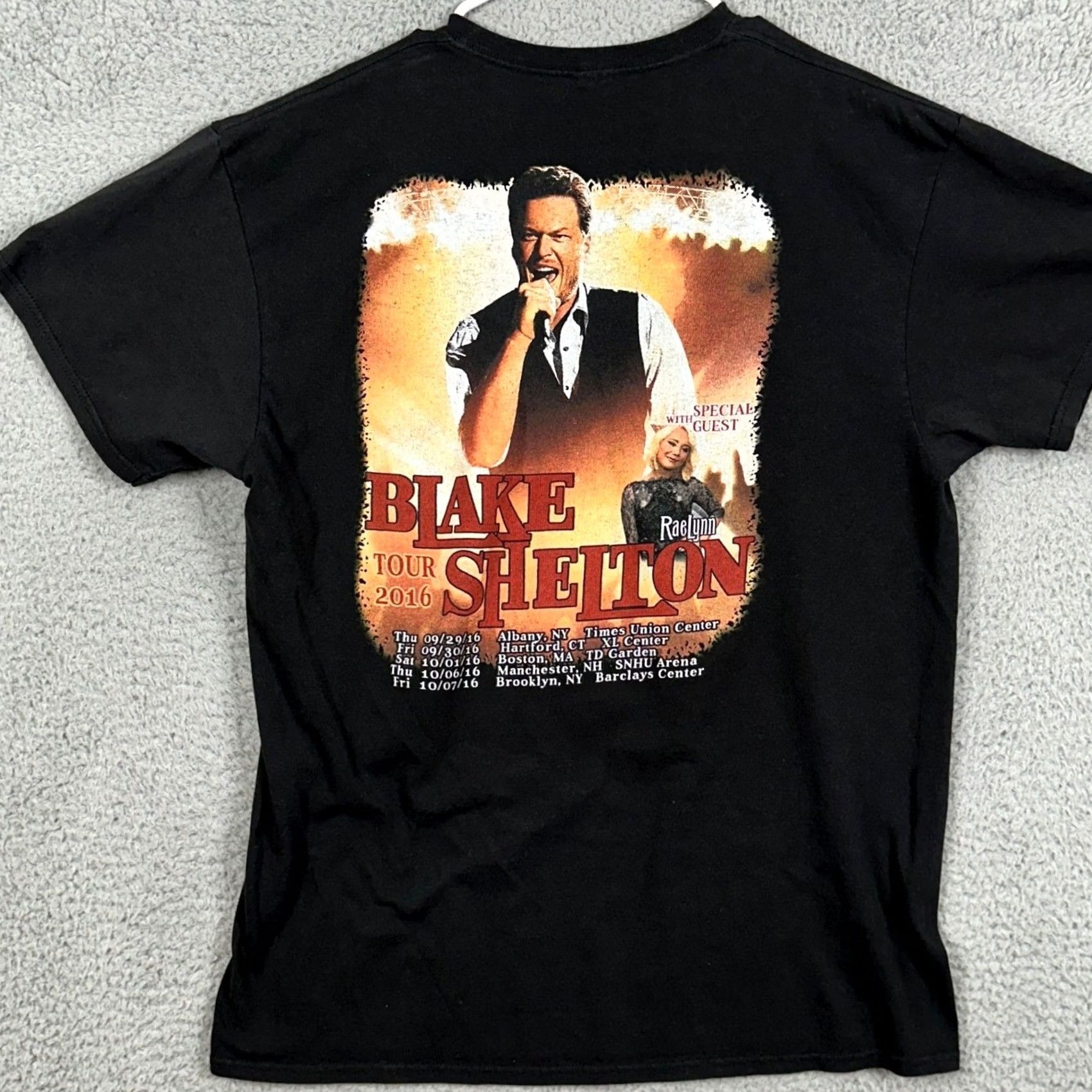 Delta Delta Mens T-Shirt Black Graphic Print Tour 2016 Blake Shelton RaeLynn EMSM Regular Crew Neck Short Sleeve Shirt Mens Size US M / EU 48-50 / 2 - 3 Thumbnail