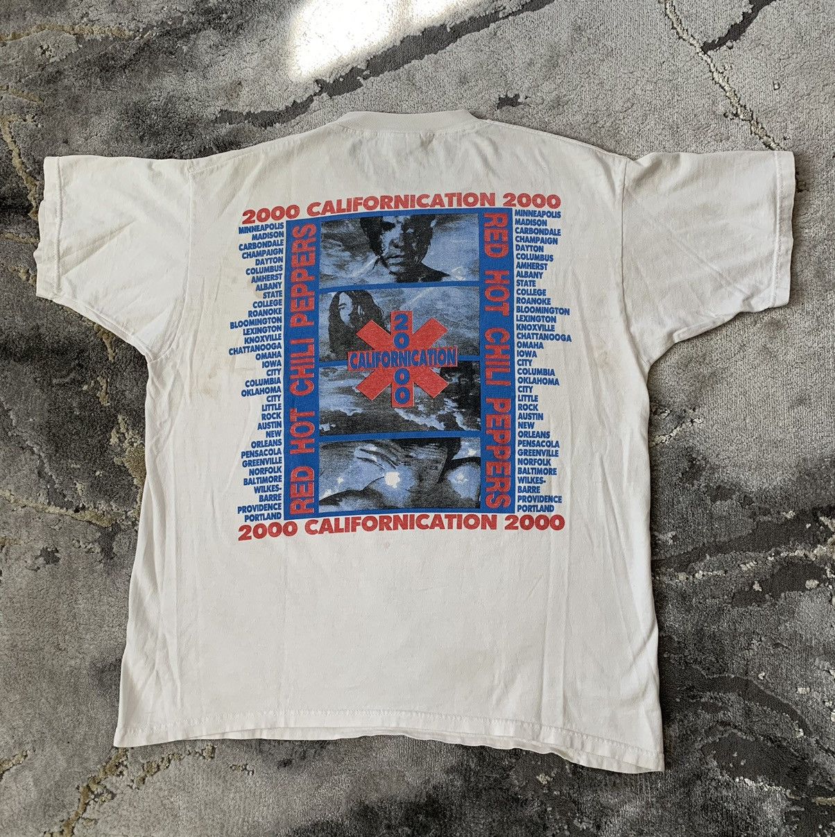 Band Tees × Vintage *RARE* Vintage Red Hot Chili Peppers Californication T-Shirt Size US XL / EU 56 / 4 - 2 Thumbnail