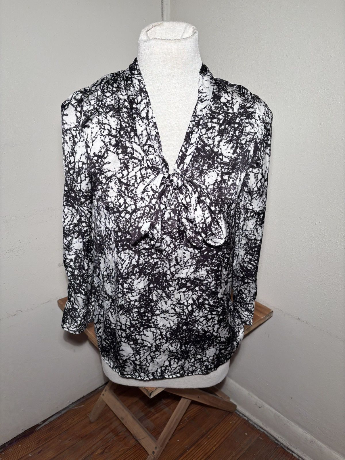 Other Kensie Black& White Bow Front Blouse Size S / US 4 / IT 40 - 1 Thumbnail