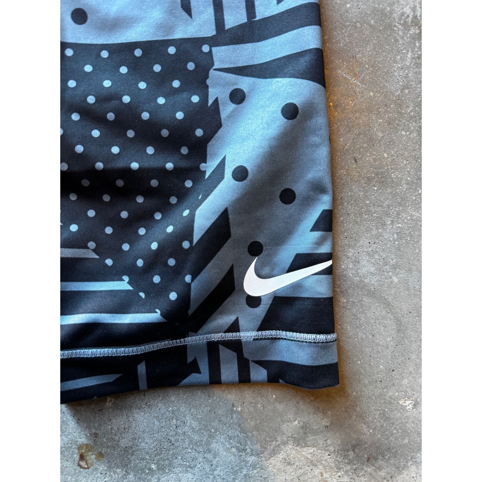 Nike Nike Pro Dri Fit Capri Leggins (S) Size 28" / US 6 / IT 42 - 3 Thumbnail