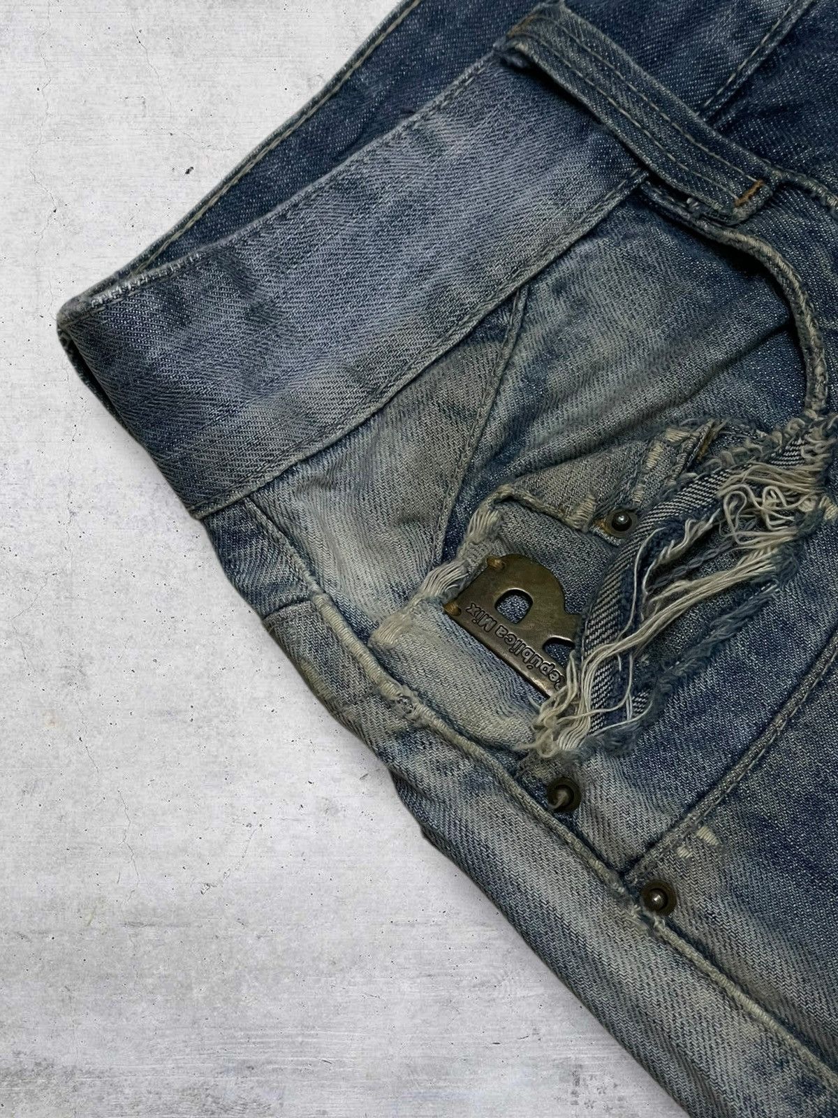 Japanese Brand VINTAGE REPUBLICA MIX DESIGNER JAPAN MUDWASH RIPPED DENIM Size US 31 - 8 Thumbnail