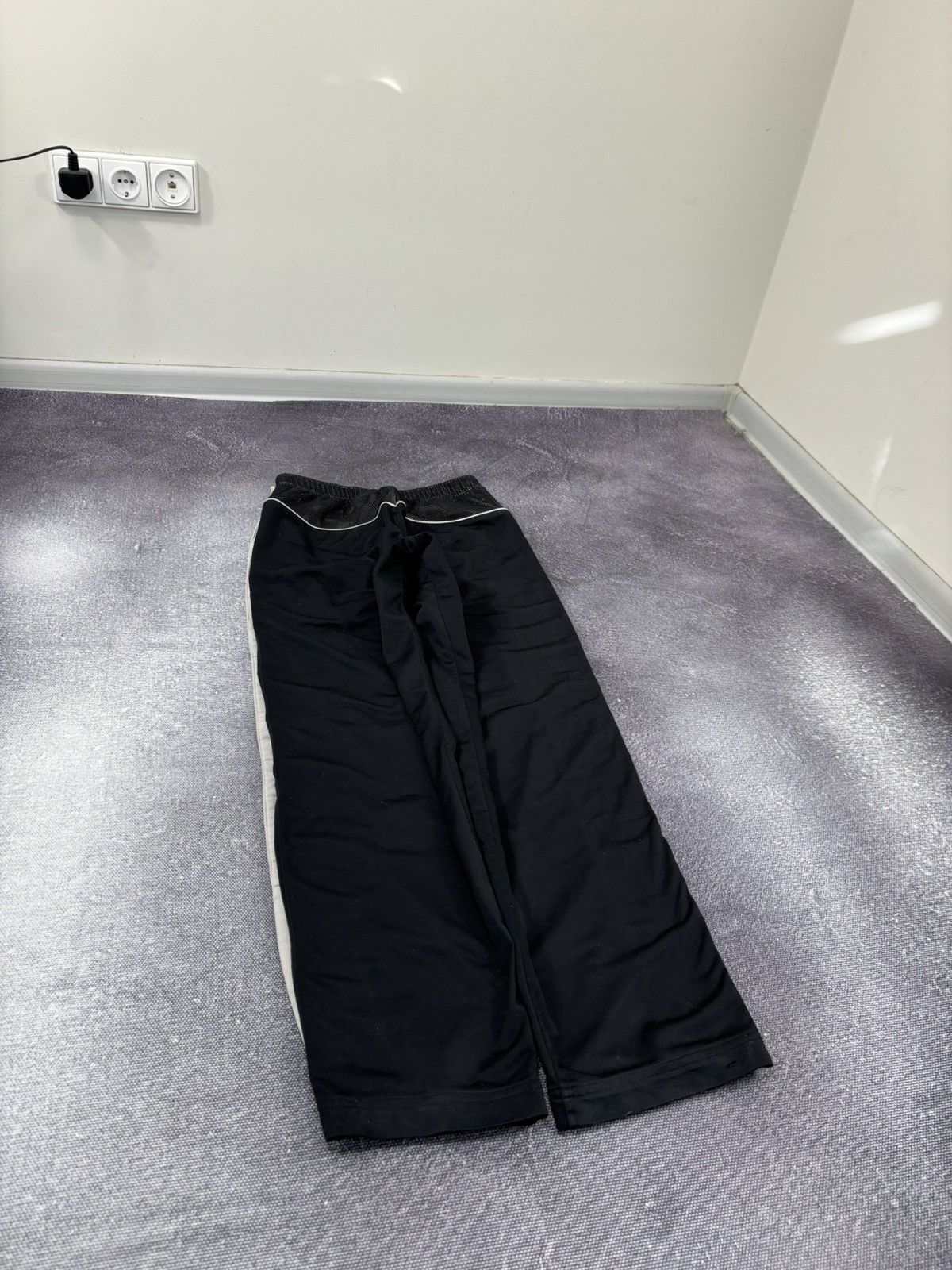 Nike Vintage Nike Y2K Wide-Leg Side Buttons Hype Track Pants Size US 30 / EU 46 - 16 Thumbnail