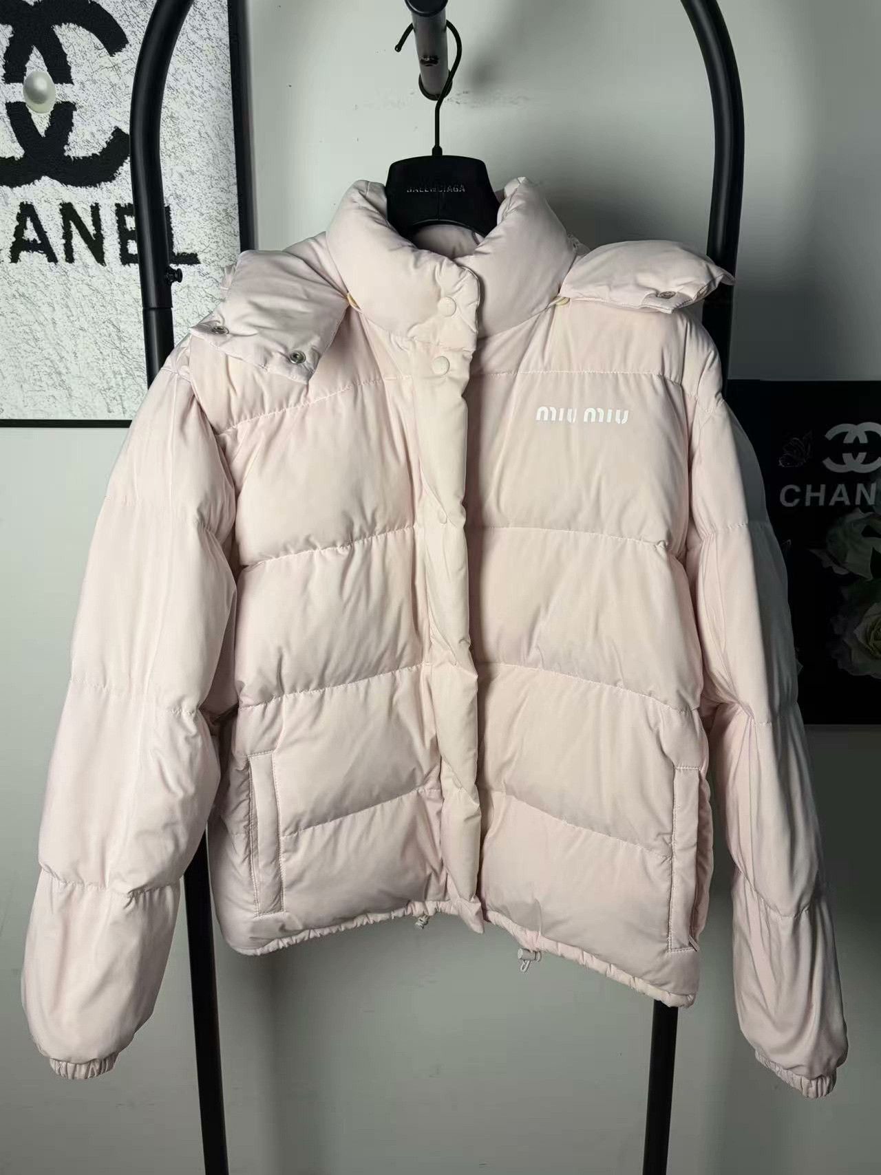 Miu Miu Miu Miu Retro Down White Down Jacket L Women Size L / US 10 / IT 46 - 1 Thumbnail