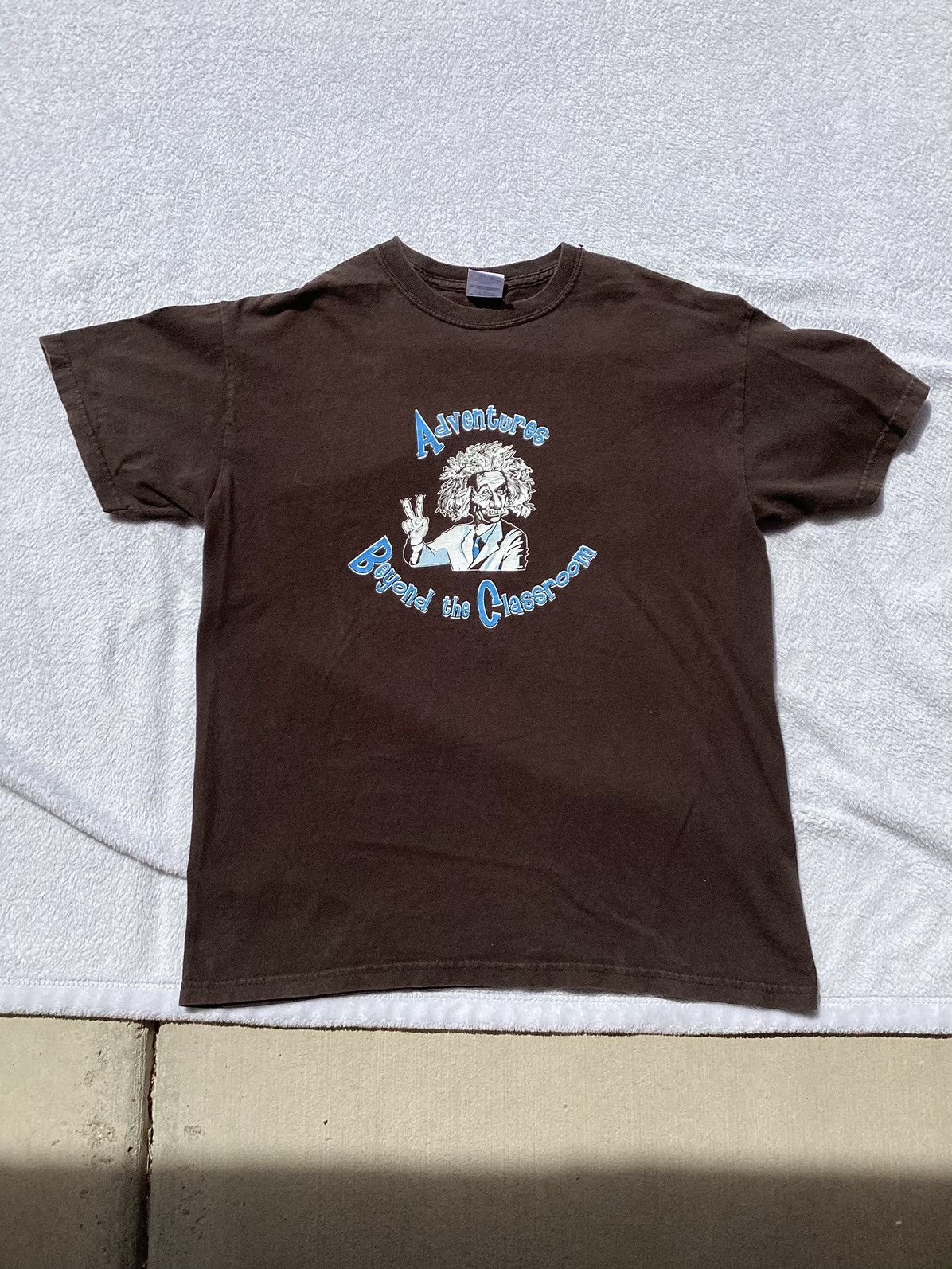 Gildan × Vintage Albert Einstein adventures beyond the classroom brown tshirt Size US M / EU 48-50 / 2 - 1 Thumbnail