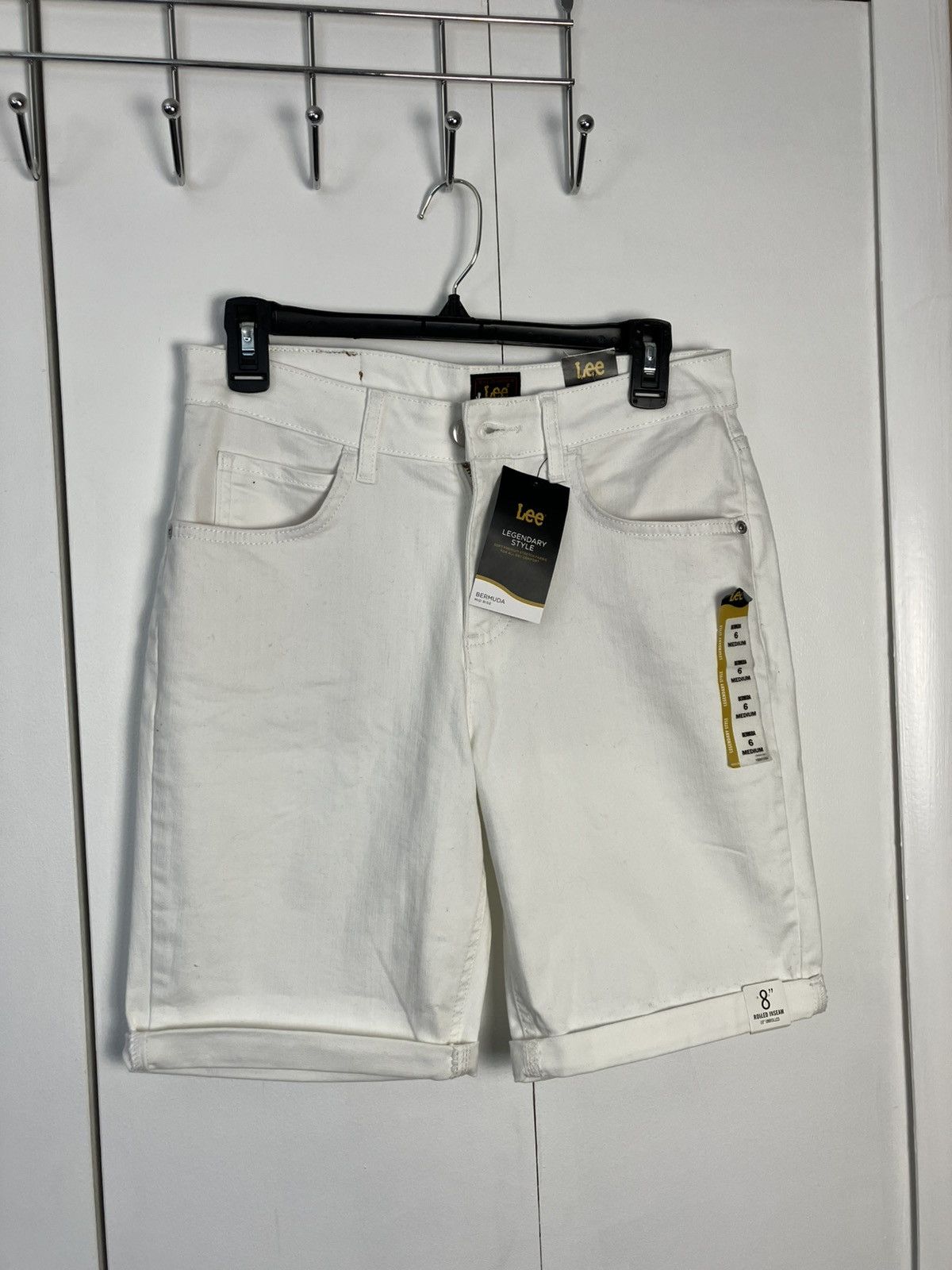 Lee Lee Mid Rise Bermuda Shorts White Size 6M NWT Size 28" / US 6 / IT 42 - 1 Thumbnail