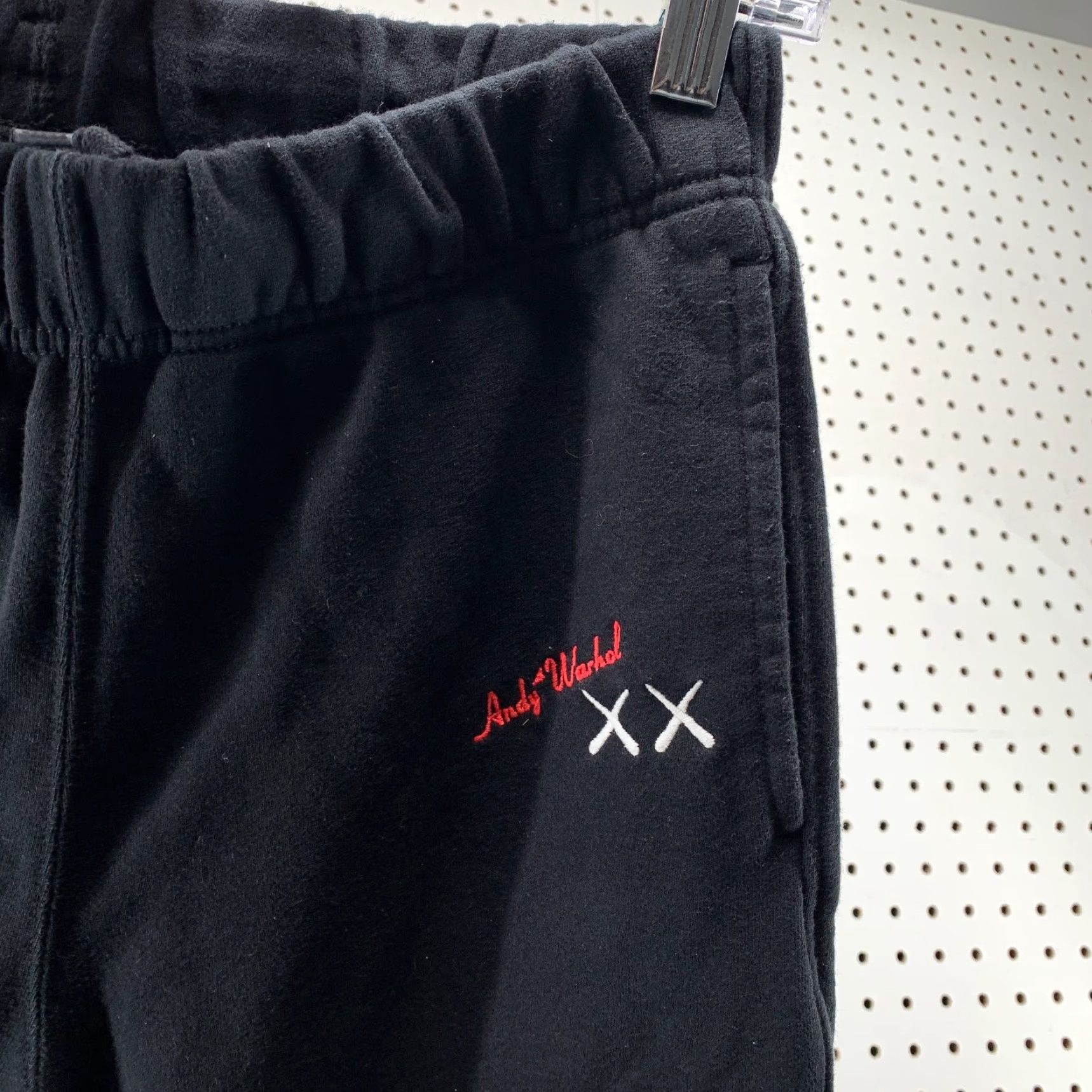 Uniqlo VINTAGE UNIQLO Kaws Warhol Sweatpants Mens Small Black Relaxed Fit Fleece 28x26 Size US 28 / EU 44 - 6 Thumbnail