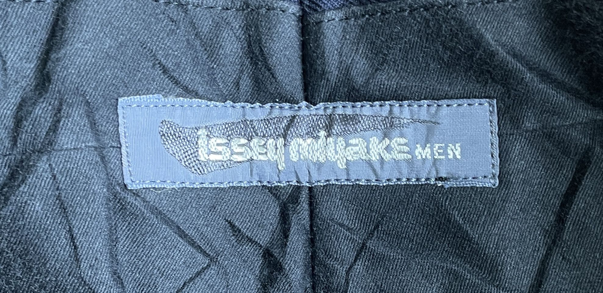 ISSEY MIYAKE Men Brush Tag Classic Pants - www.disolcolor.com