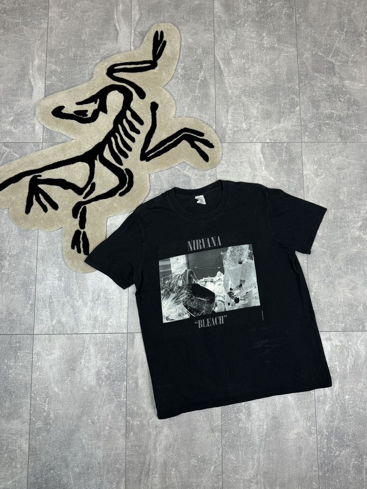 Nirvana × Vintage Mens Vintage Nirvana “Bleach” T-shirt rock band tee Size US L / EU 52-54 / 3 - 1 Thumbnail