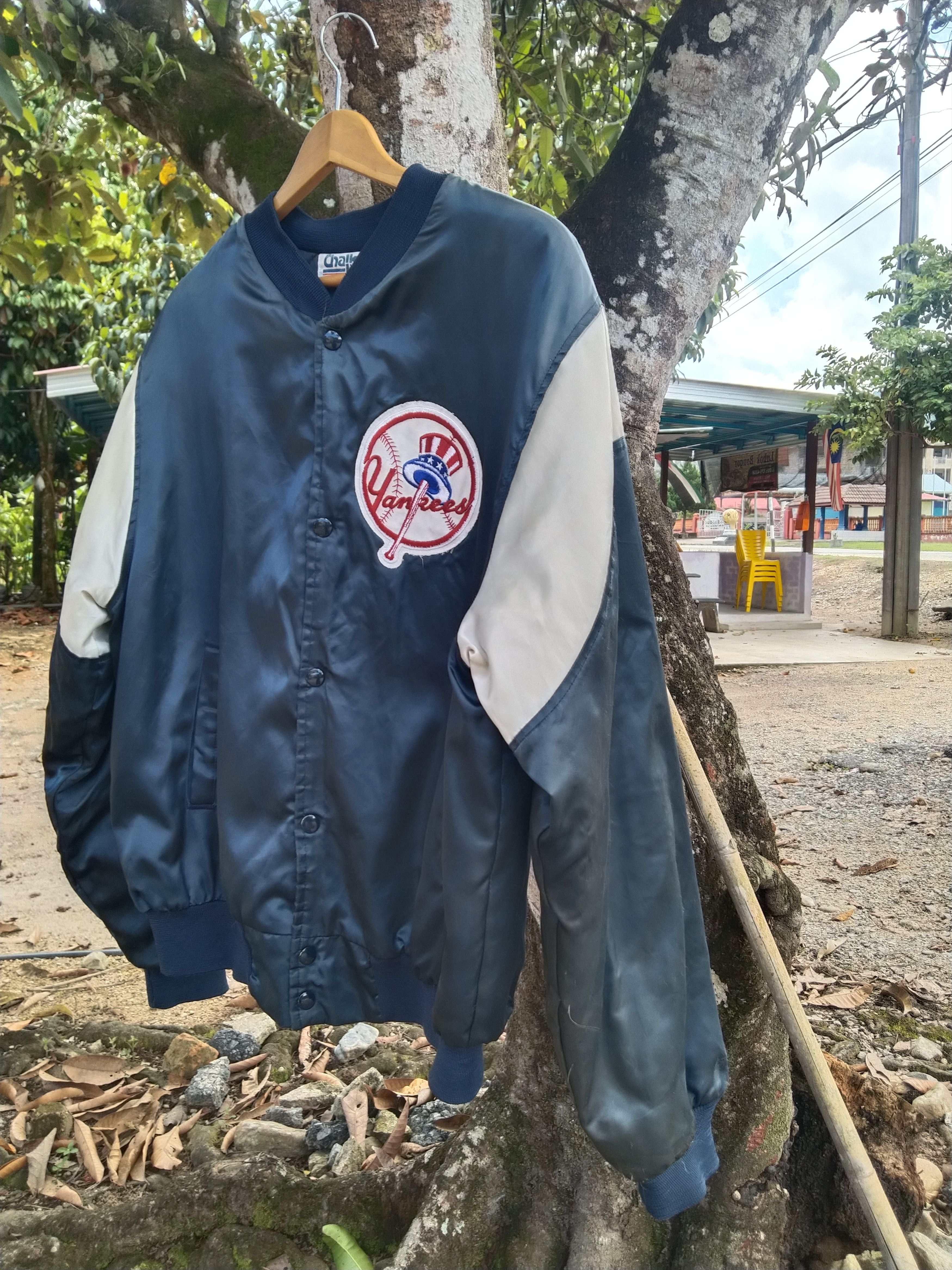 MLB × Vintage NEW YORK YANKEES CHALK LINE SATIN BOMBER JACKET SPELL OUT Size US L / EU 52-54 / 3 - 3 Thumbnail