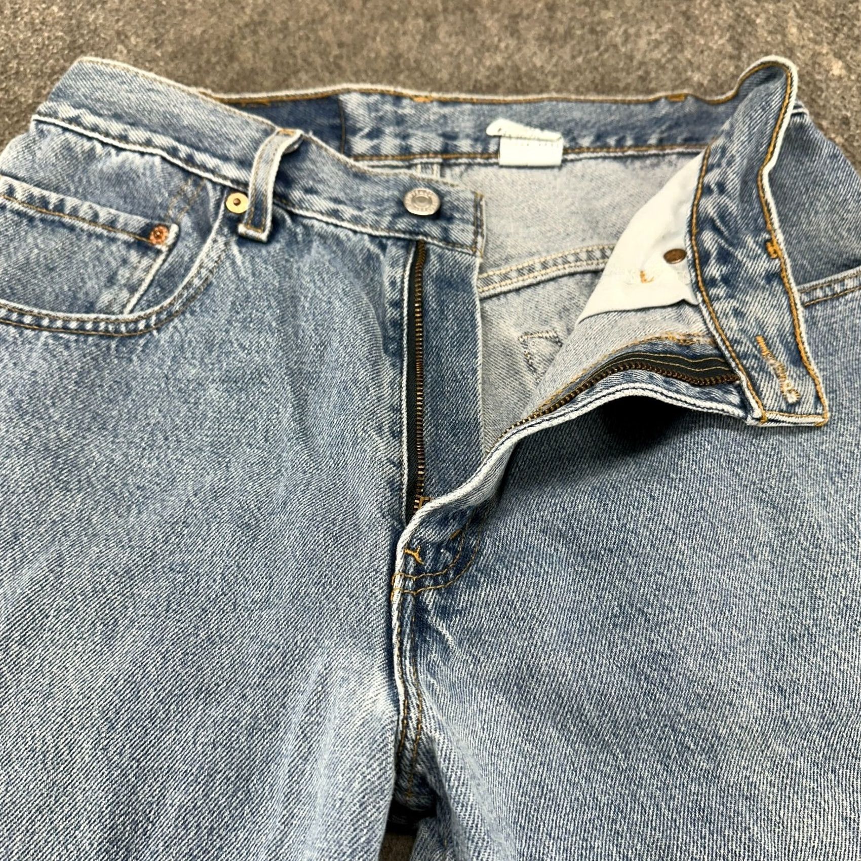 Levi's VINTAGE Levi's 560 Jeans Men 31 30 Blue Light Wash Tapered Relaxed 90s Denim 5-Pocket Logo Zipper Buttons Mens Size US 31 - 2 Thumbnail