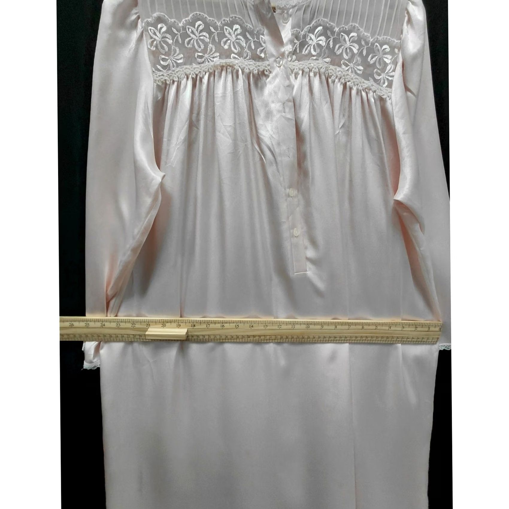 Vintage VINTAGE Carole Hochman Nightgown Satin Lace Embroidered Long Pink M Womens Nightgown / Sleep Shirt Vintage Theme Feminine Fr 90s? Size ONE SIZE - 7 Thumbnail