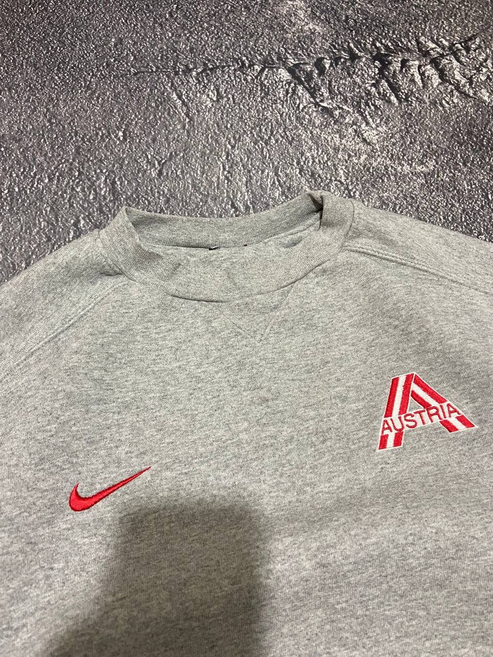 Nike Vintage Nike Austria football fan sweatshirt Size US M / EU 48-50 / 2 - 3 Thumbnail