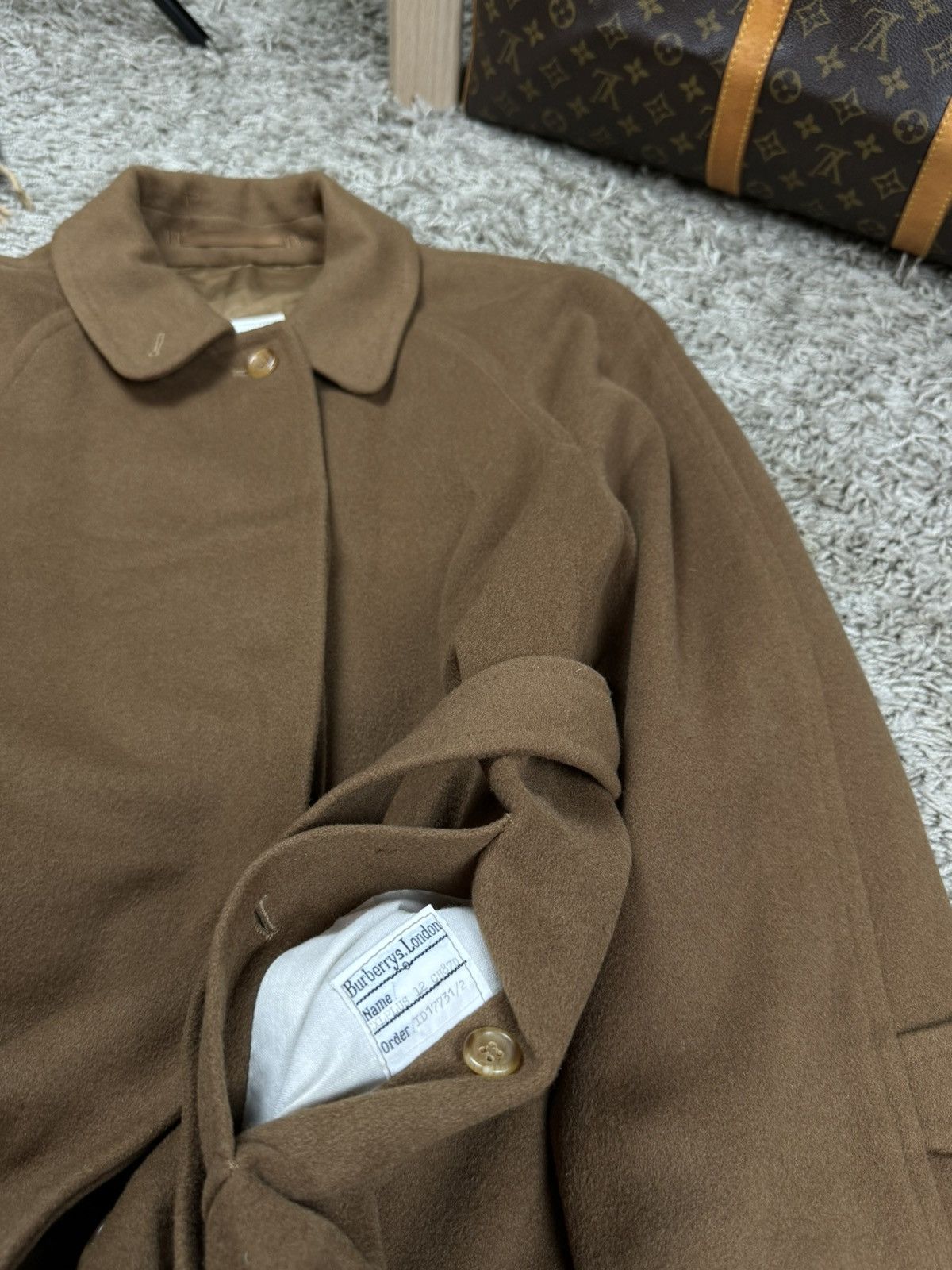Autumn Cashmere × Burberry Vintage cashmere coat Burberrys 90s original luxury item Size M / US 6-8 / IT 42-44 - 6 Thumbnail