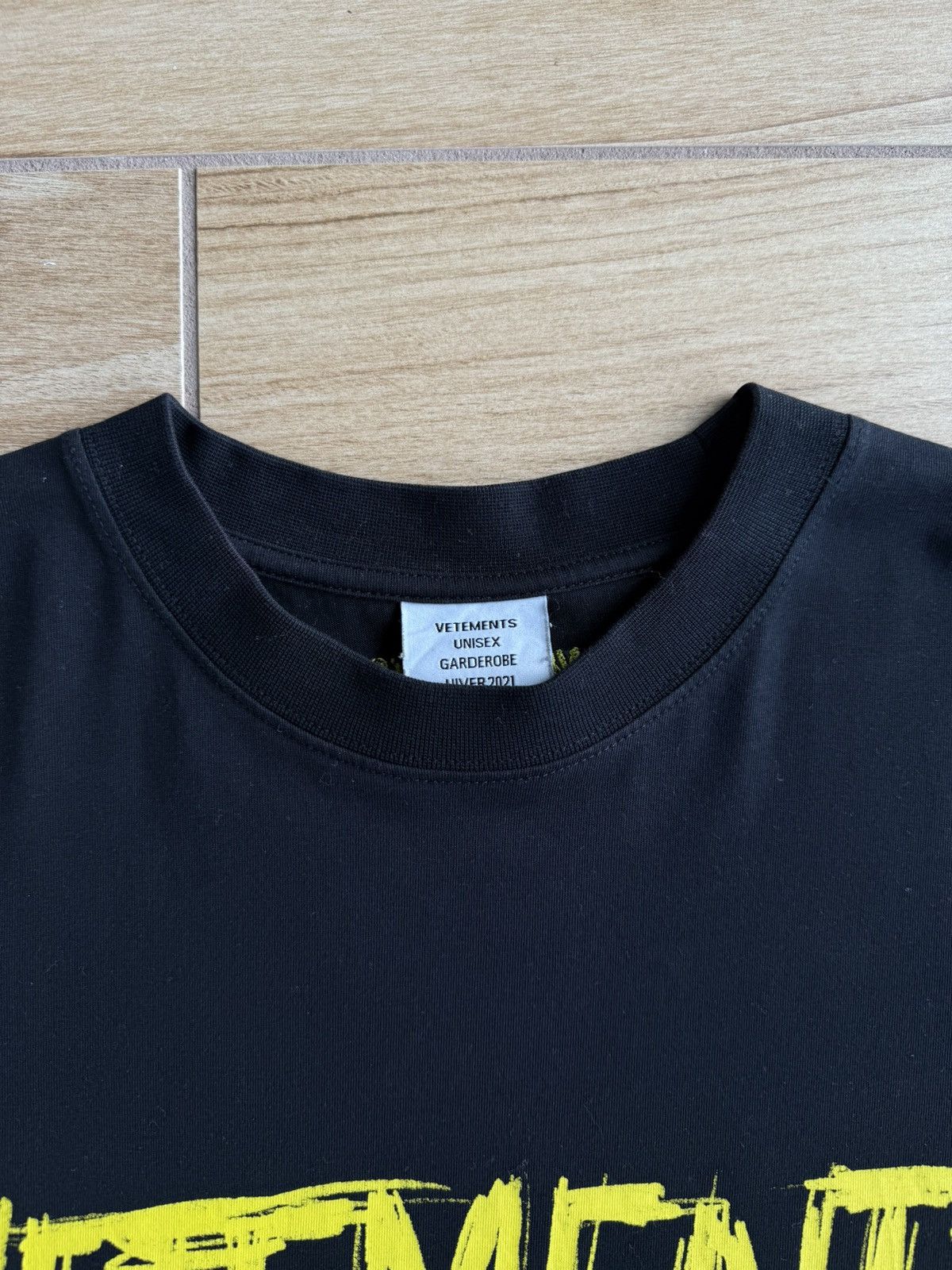 Vetements Vetements World Tour T-Shirt - Black Size US S / EU 44-46 / 1 - 3 Thumbnail