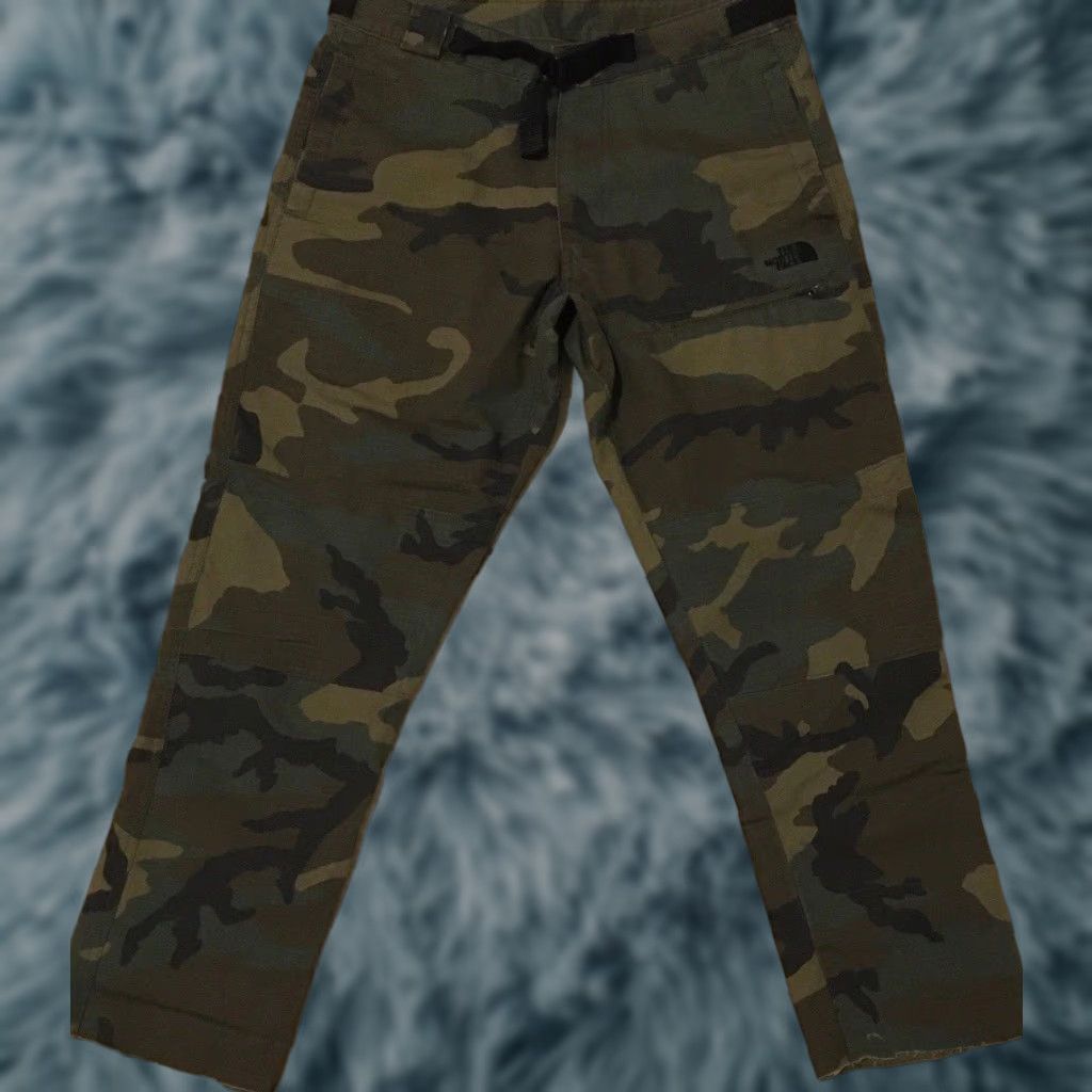 The North Face VINTAGE The North Face Camo Cut Off Belted Pants S Men Green 90s Army Grunge Skate Military Pockets Closure Buckle Size US 29 - 1 Thumbnail