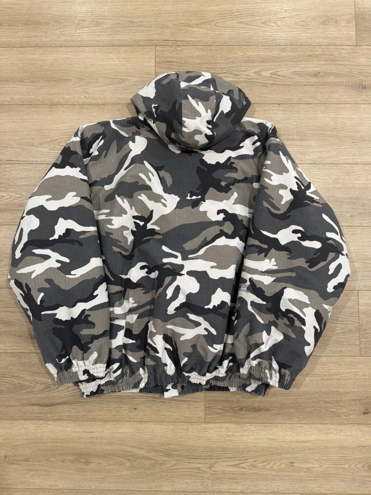 Balenciaga Balenciaga Snow Camo Ski Wear Parka Size US L / EU 52-54 / 3 - 3 Thumbnail