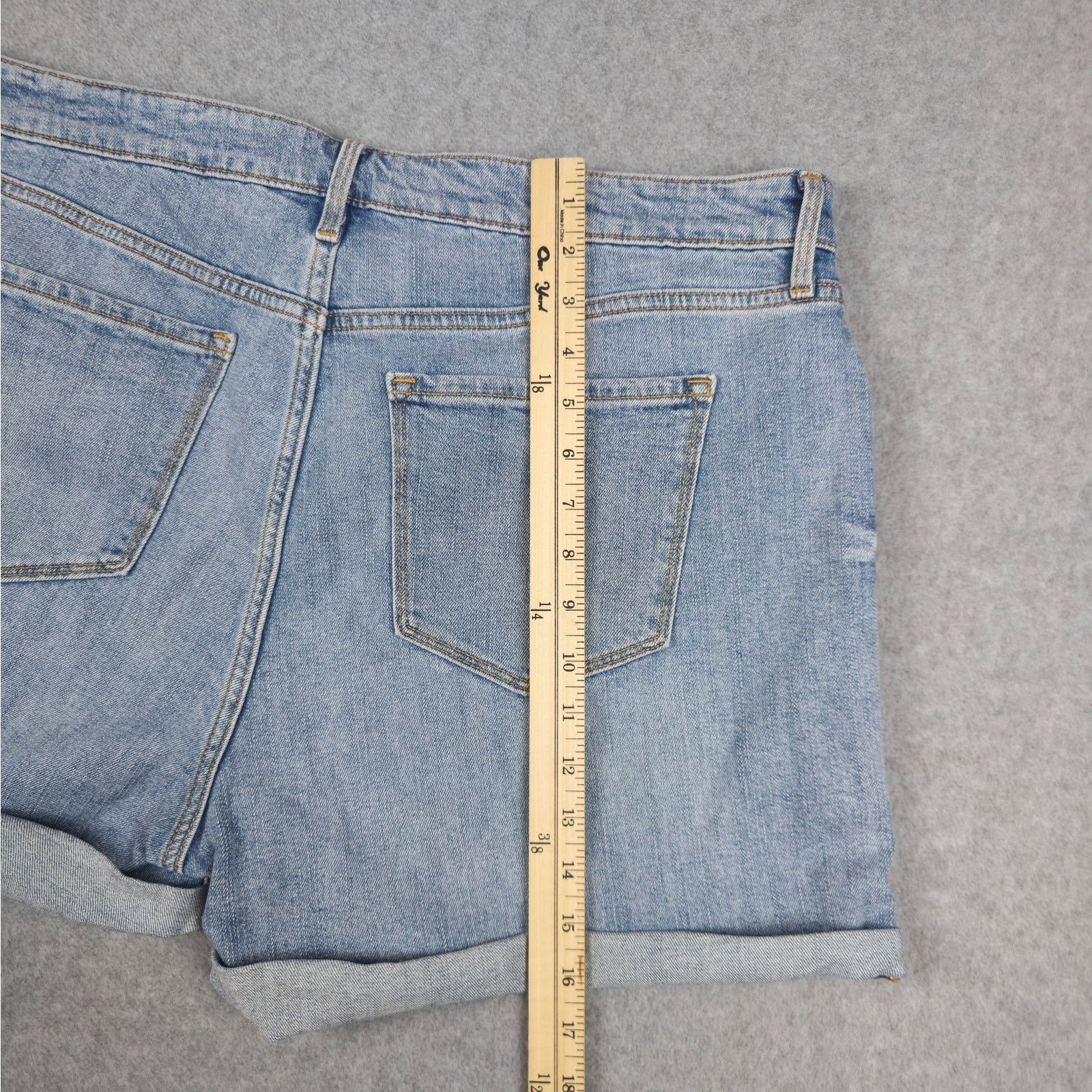 Old Navy Old Navy 16 High Rise Button Fly Cuffed Denim Shorts Size 38" / US 16 / IT 52 - 14 Thumbnail