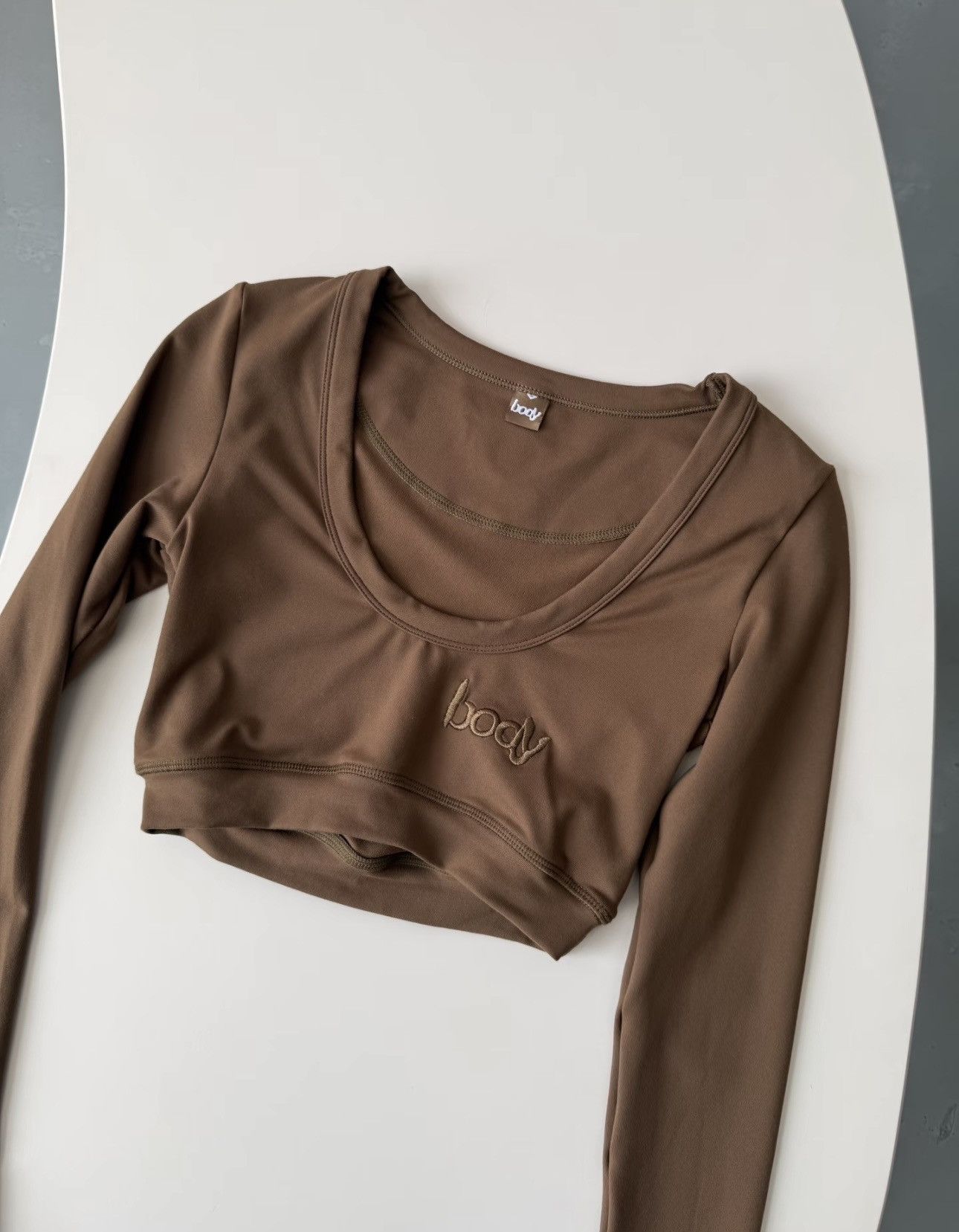 Body by Raven Tracy yoga long sleeve crop top (brown) Size L / US 10 / IT 46 - 2 Thumbnail