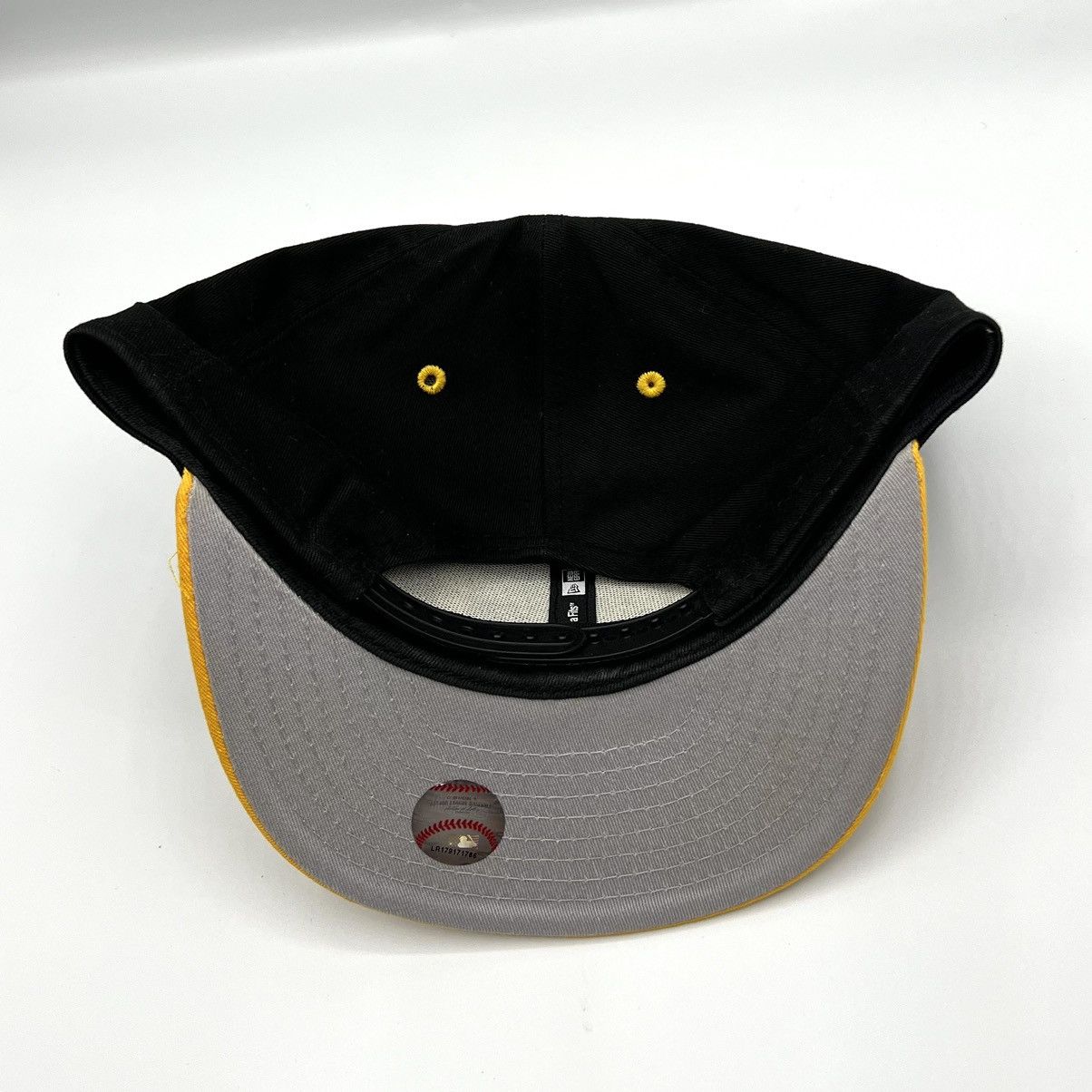 MLB × New Era New Era MLB Pittsburgh Pirates Logo Large Text Snapback Hat Size ONE SIZE - 2 Thumbnail