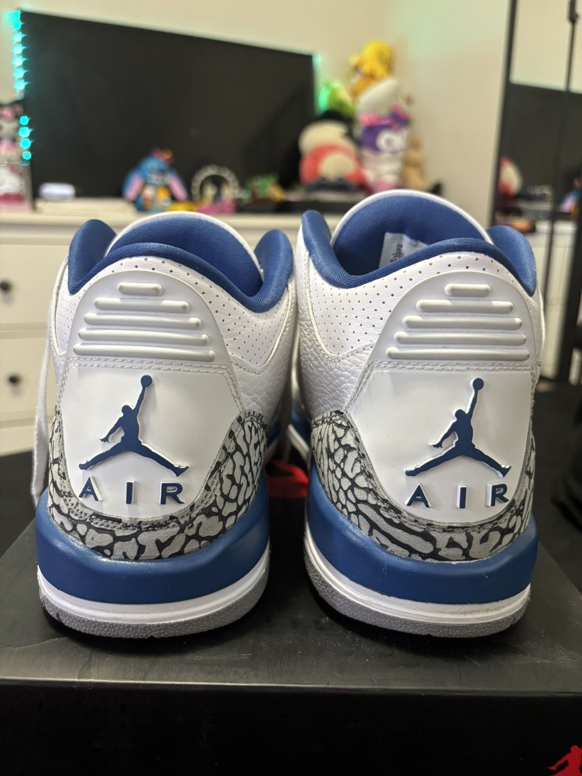 Jordan Brand Air Jordan 3 Retro GS Size US 7 / EU 40 - 2 Thumbnail