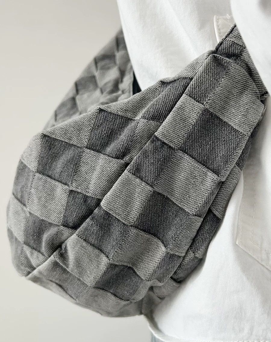 Japanese Brand 2000s aesthetic outdoor checkerboard messenger bag hobo bag Size ONE SIZE - 4 Thumbnail