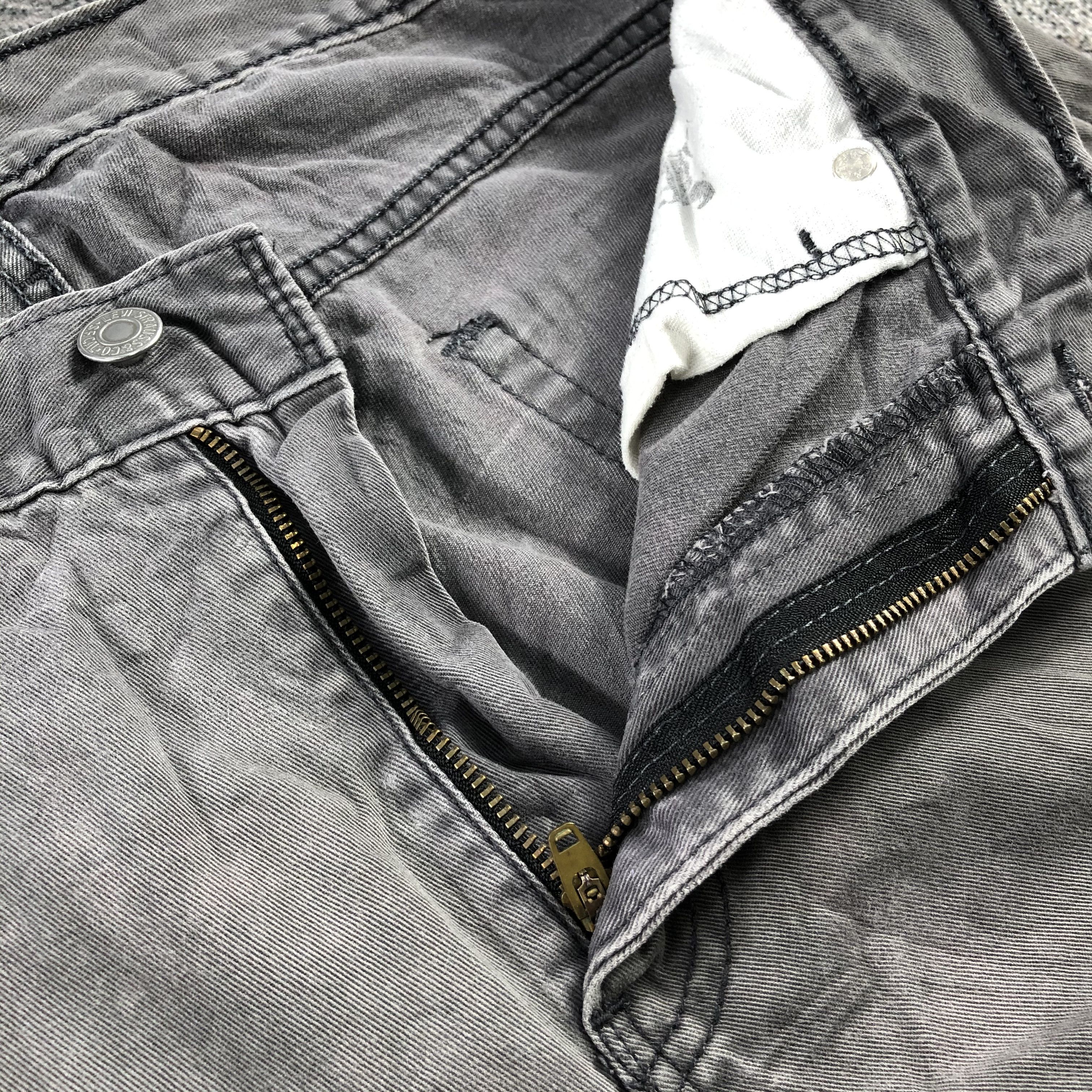Levi's Vintage Levis 514 Jeans Distressed Denim KJ1055 Size US 34 / EU 50 - 10 Thumbnail