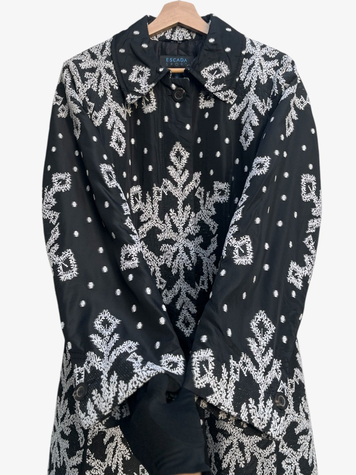 Escada Escada Sport Black Snowflake Embroidery Coat Made in Romania Size M / US 6-8 / IT 42-44 - 6 Thumbnail