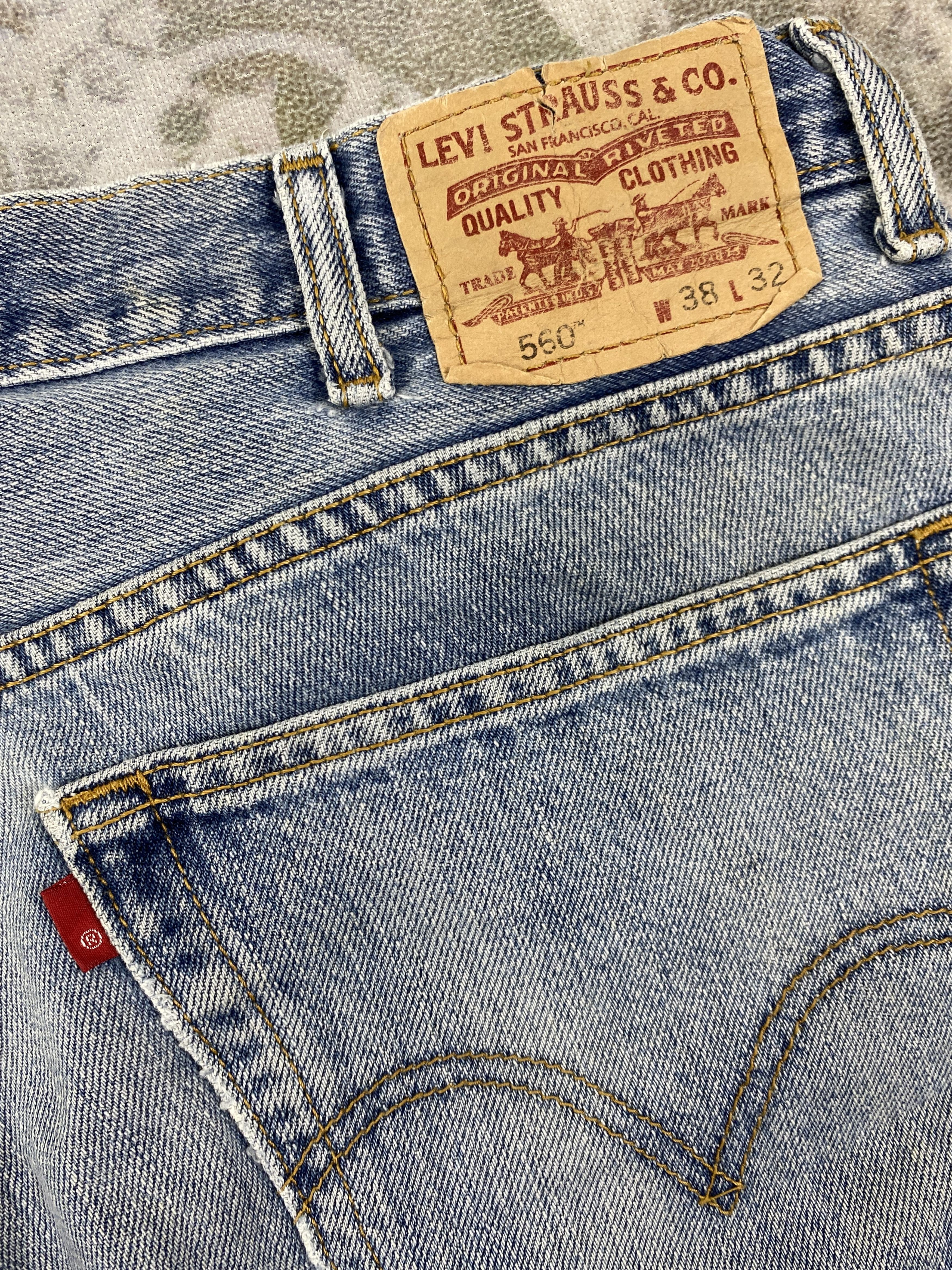 Light Wash Vintage Levi's 560 Comfort Fit Denim -JN747